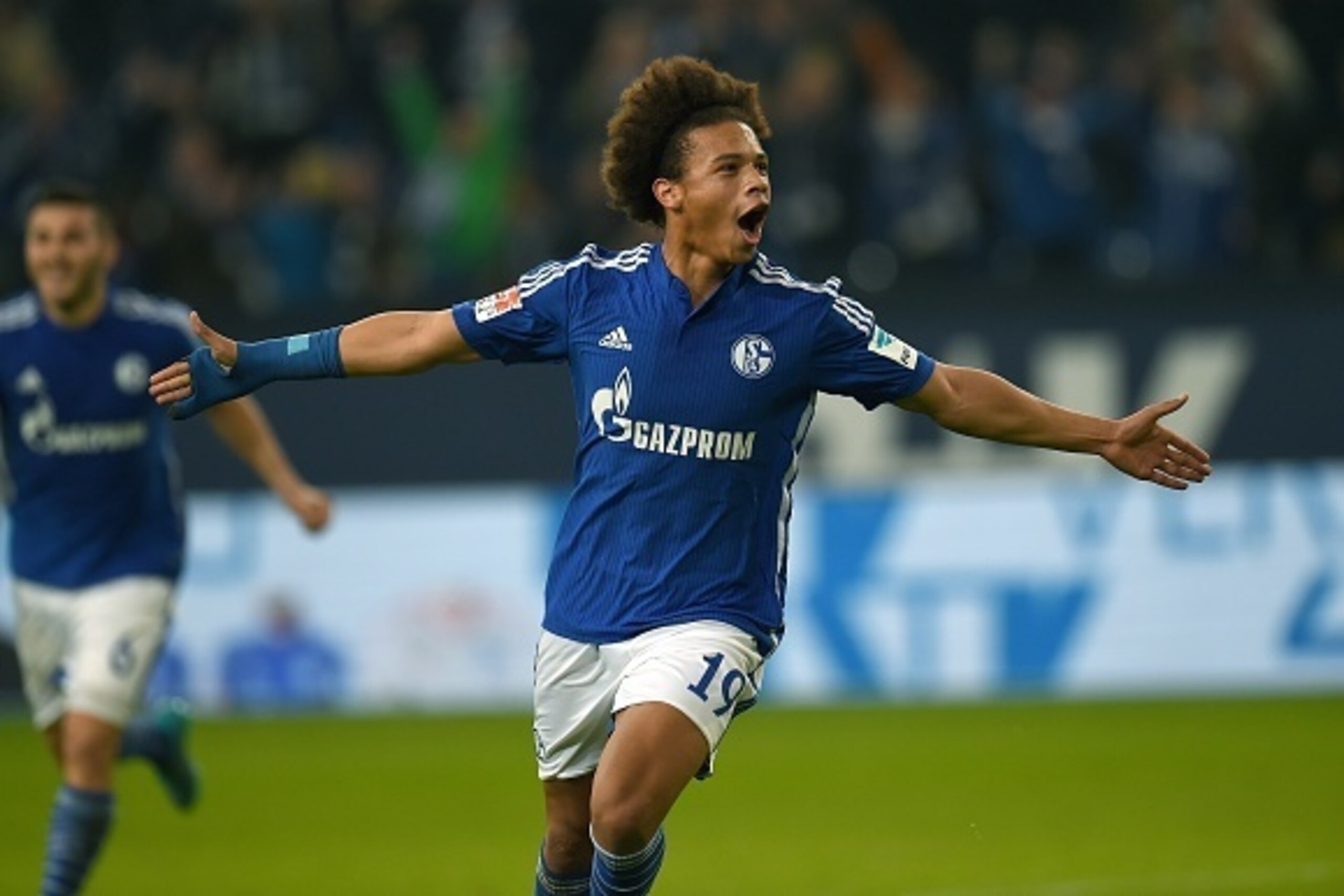 Schalke's midfielder Leroy Sane celebrates scoring during the German first division Bundesliga football match FC Schalke 04 v Eintracht Frankfurt in Gelsenkirchen, on September 23, 2015.    AFP PHOTO / PATRIK STOLLARZ  RESTRICTIONS: DURING MATCH TIME: DFL