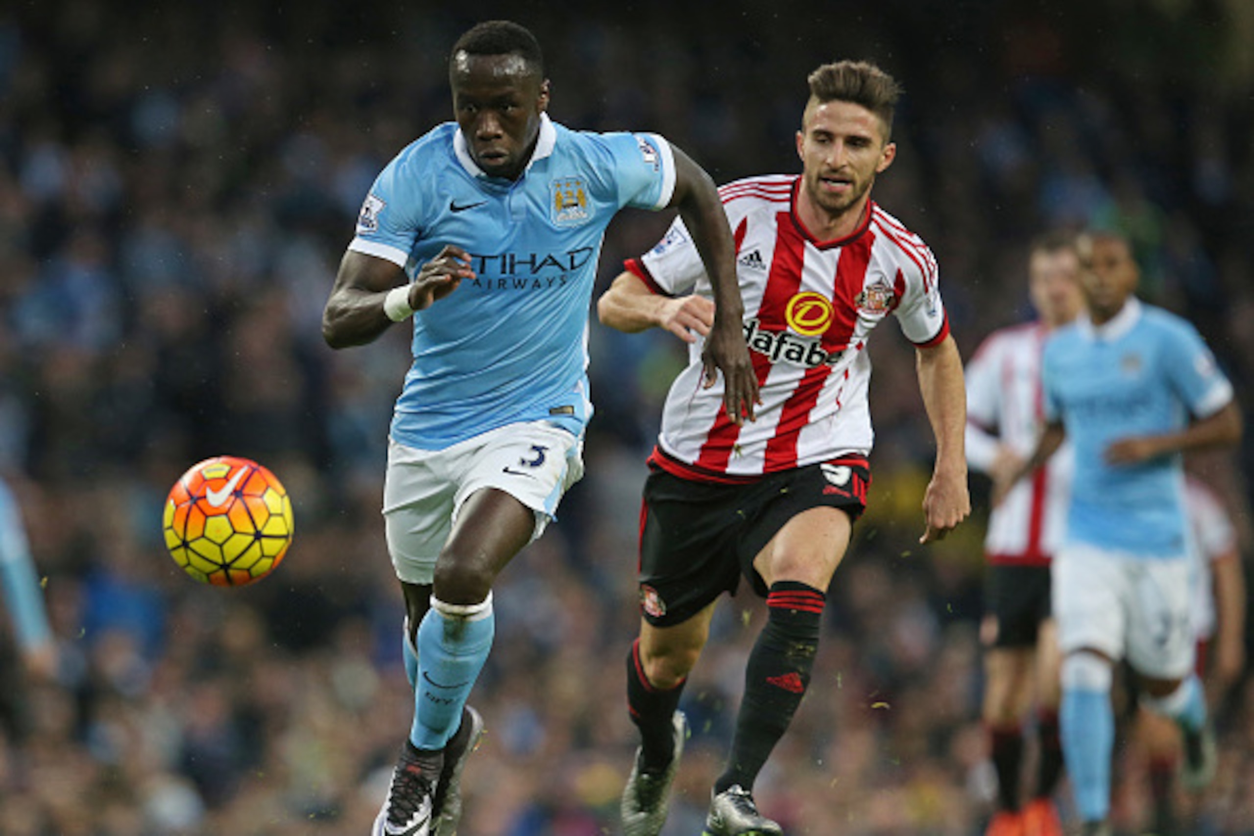 MANCHESTER, ENGLAND - DECEMBER 26:  Bacary Sagna of Manchester City is pursued by Fabio Borini of Sunderland during the Barclays Premier League match between Manchester City and Sunderland at the Etihad Stadium on December 26, 2015 in Manchester, England.