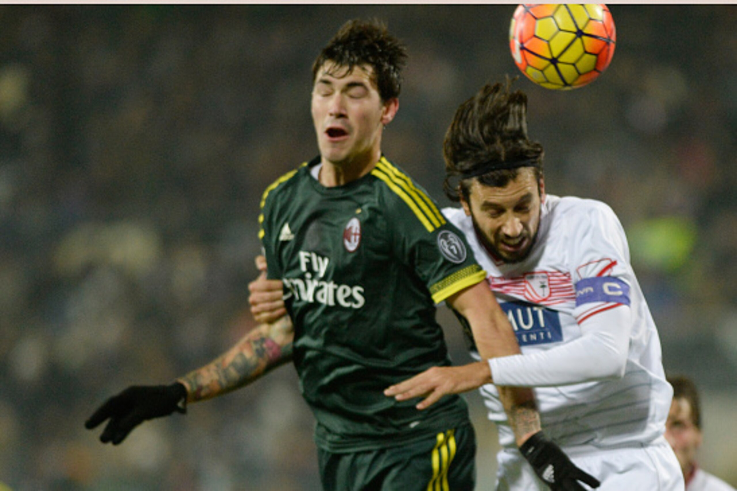 MODENA, ITALY - DECEMBER 06:  Cristian Zaccardo (R) of Carpi FC competes with Alessio Romagnoli of AC Milan during the Serie A match between Carpi FC and AC Milan at Alberto Braglia Stadium on December 6, 2015 in Modena, Italy.  (Photo by Dino Panato/Gett