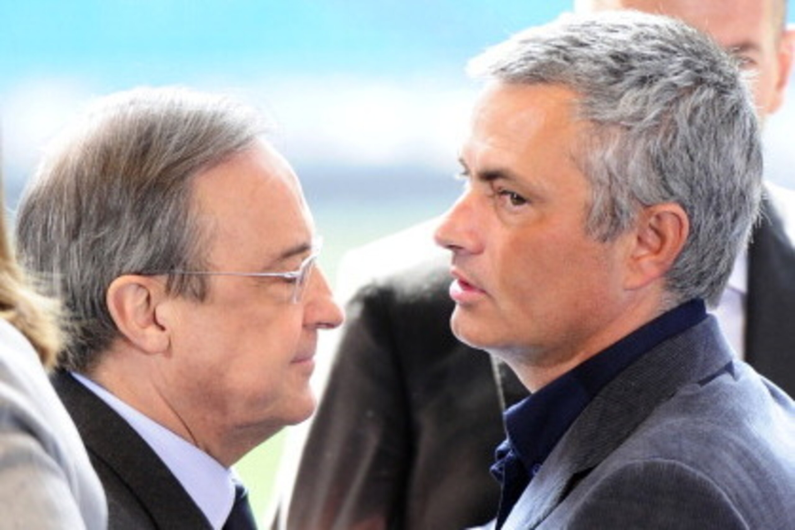 Real Madrid's Portuguese coach Jose Mourinho (R) greets to Real Madrid President Florentino Perez (L) during the presentation of Real Madrid Sport Resort at Santiago Bernabey stadium on March 22, 2012 in Madrid.  Real Madrid and the goverment of the Emira