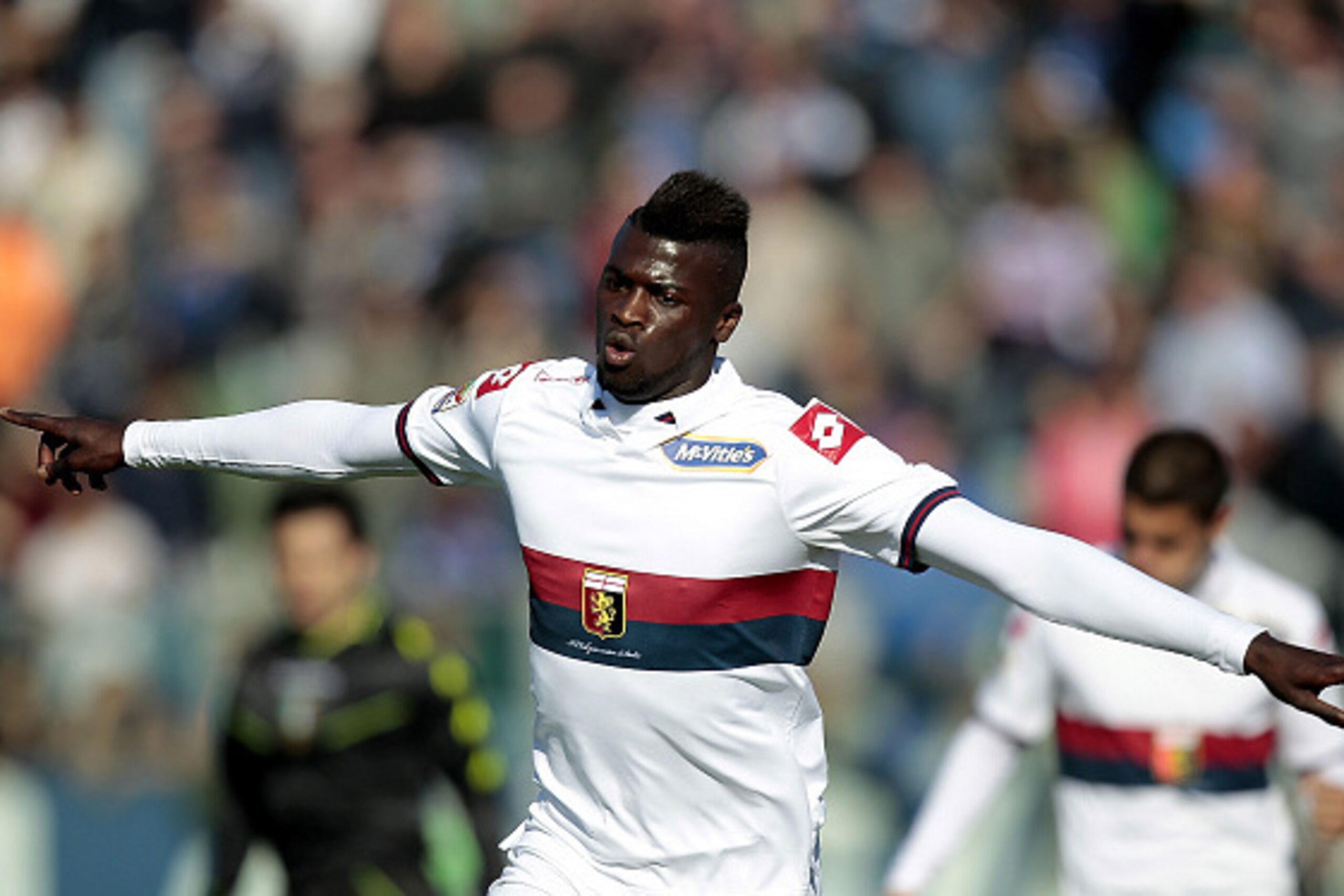EMPOLI, ITALY - MARCH 08: M'Baye Niang of Genoa CFC celebrates after scoring a goal during the Serie A match between Empoli FC and Genoa CFC at Stadio Carlo Castellani on March 8, 2015 in Empoli, Italy.  (Photo by Gabriele Maltinti/Getty Images)