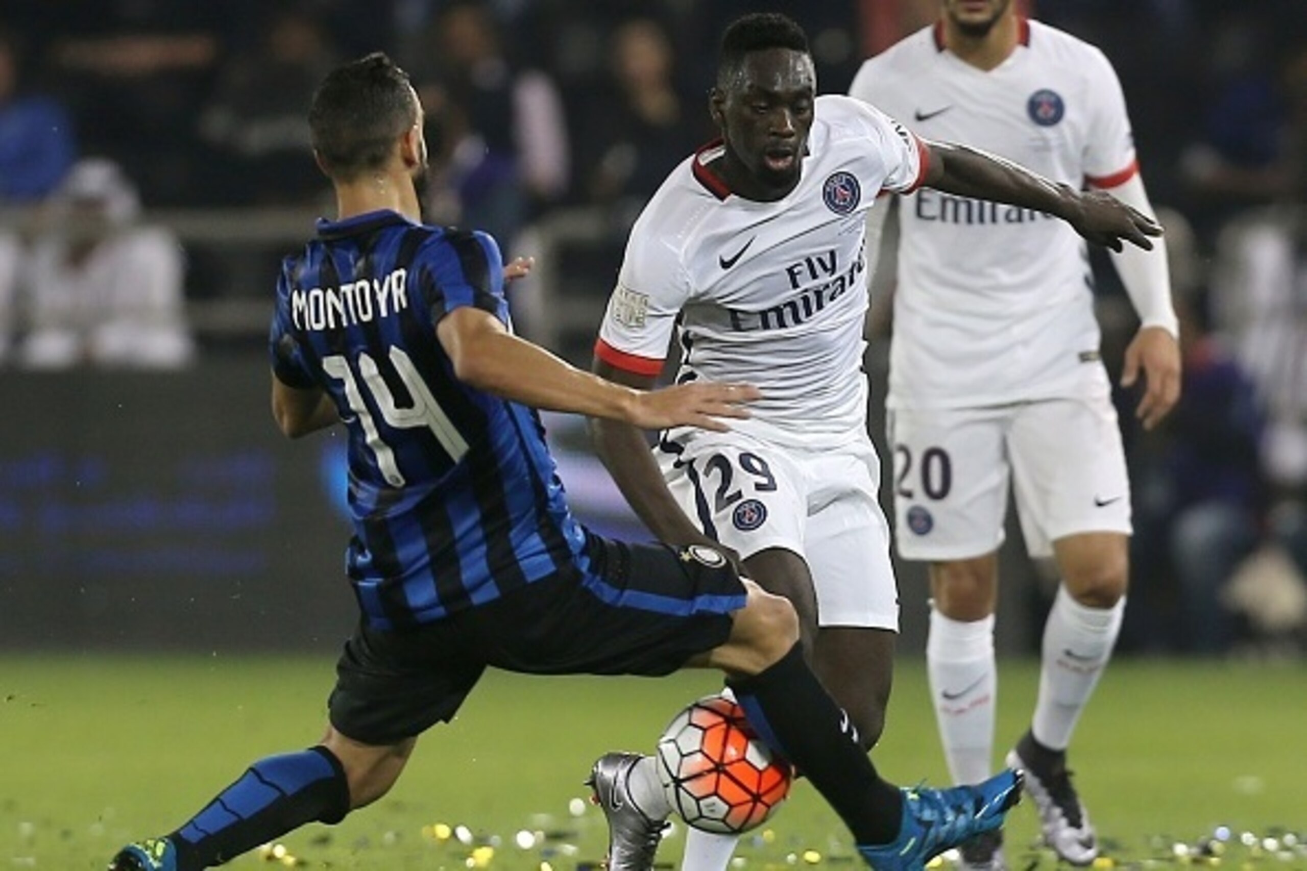 Paris Saint-Germain (PSG)'s French forward Jean-Kevin Augustin (C) fights for the ball with Inter Milan's Spanish defender Martin Montoya during the friendly football match between PSG and Inter Milan at Jassim Bin Hamad Stadium in the Qatari capital Doha