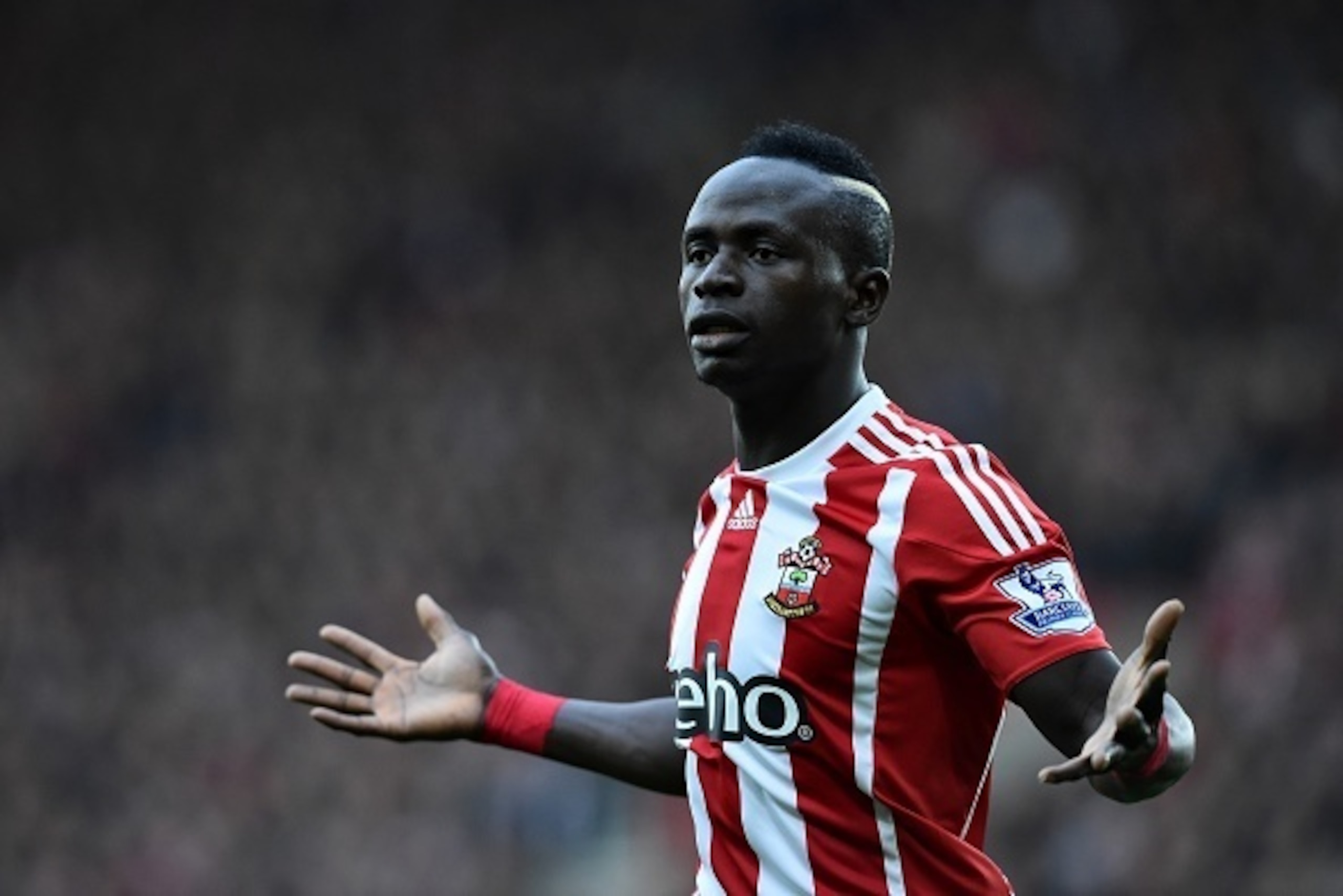 Southampton's Senegalese midfielder Sadio Mane reacts after missing a chance during the English Premier League football match between Southampton and Tottenham Hotspur at St Mary's Stadium in Southampton, southern England on December 19, 2015. AFP PHOTO /