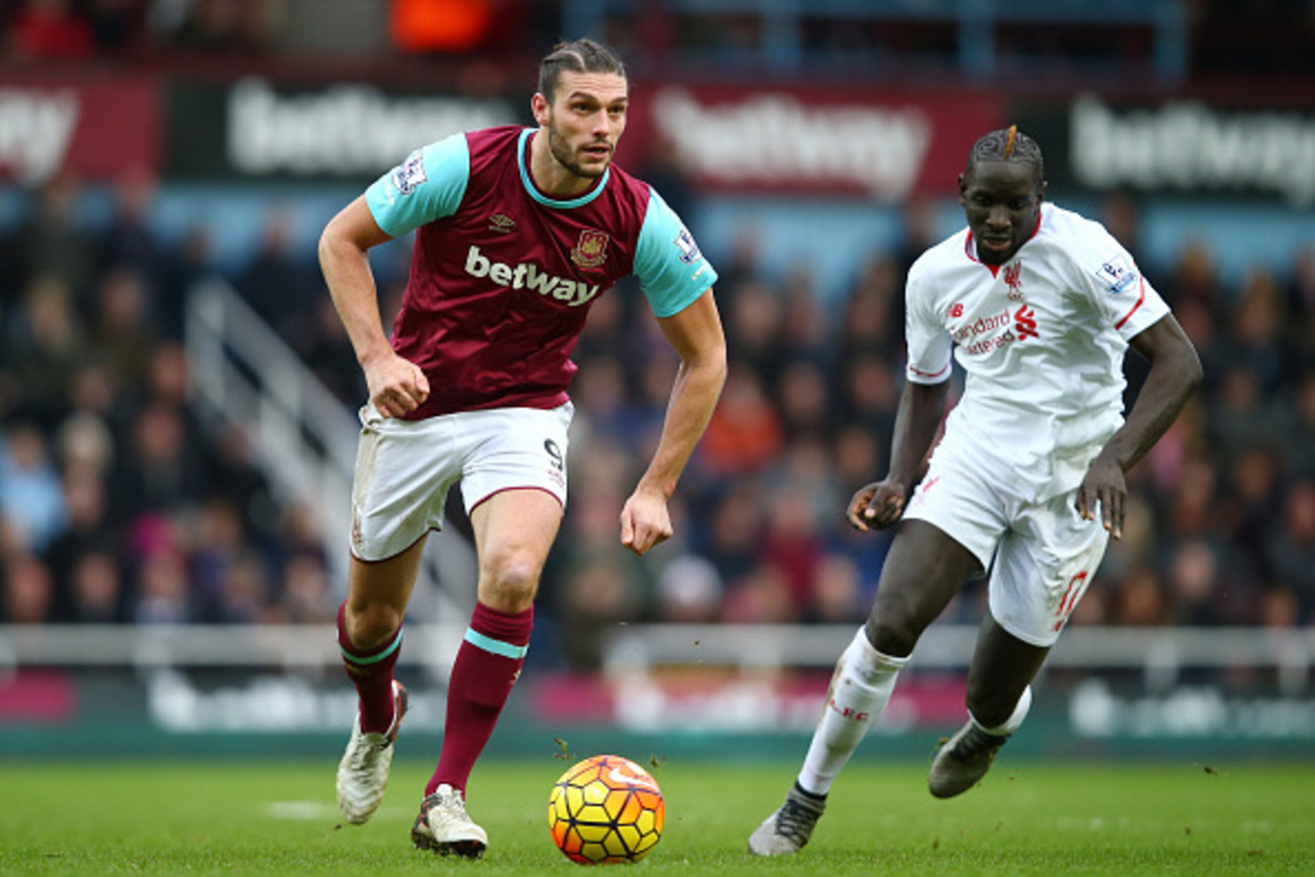 LONDON, ENGLAND - JANUARY 02: Andy Carroll of West Ham United and Mamadou Sakho of Liverpool compete for the ball during the Barclays Premier League match between West Ham United and Liverpool at Boleyn Ground on January 2, 2016 in London, England.  (Phot