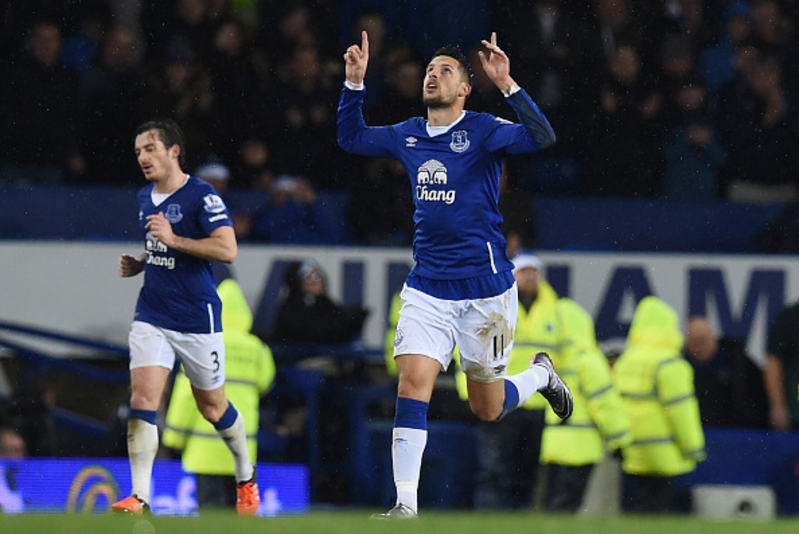 Everton's Belgian striker Kevin Mirallas celebrates after scoring their second goal during the English Premier League football match between Everton and Leicester City at Goodison Park in Liverpool, north west England on December 19, 2015. AFP PHOTO / PAU