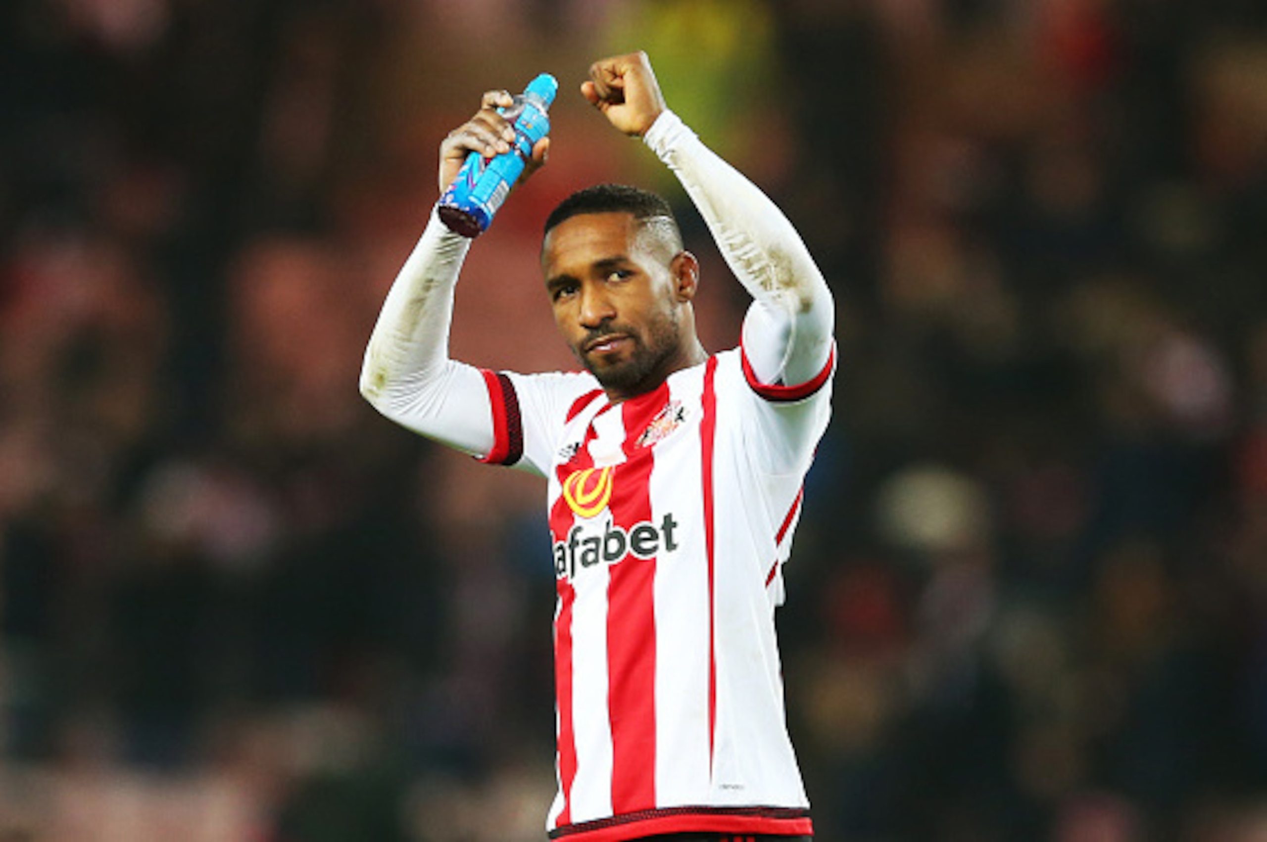 SUNDERLAND, ENGLAND - JANUARY 02:  Jermain Defoe of Sunderland celebrates at full time during the Barclays Premier League match between Sunderland and Aston Villa at The Stadium of Light on January 02, 2016 in Sunderland, England. (Photo by Ian MacNicol/G