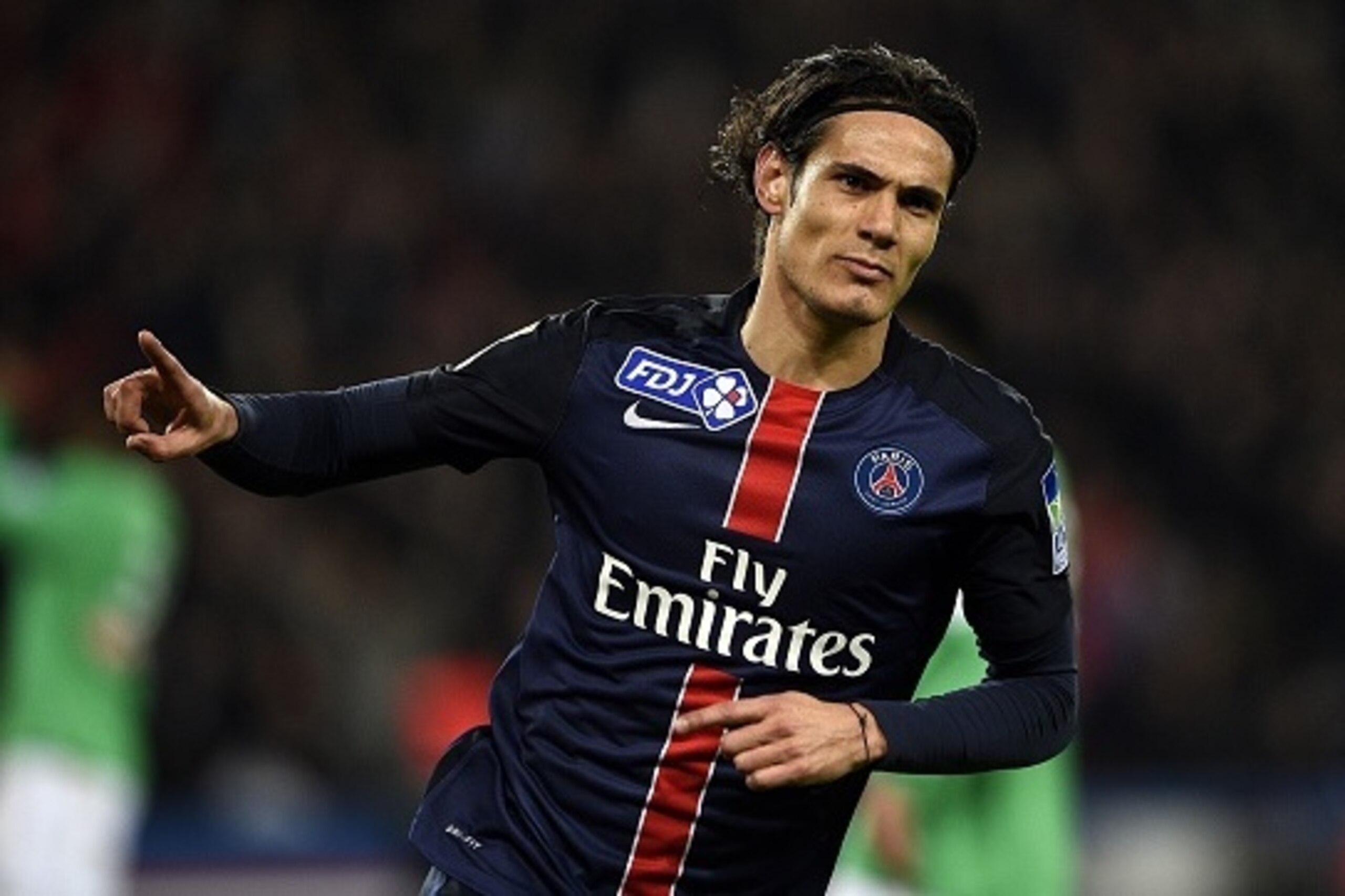 Paris Saint-Germain's Uruguyan forward Edinson Cavani celebrates after scoring a  goal during the French League Cup match between Paris Saint-Germain (PSG) and Saint-Etienne (ASSE) on December 15, 2015 at the Parc des Princes stadium in Paris. AFP PHOTO /