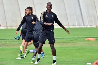 Juventus' midfielder from France Paul Pogba attends a training session with teammates on the eve of the UEFA Champions League football match Juventus vs Sevilla FC  at 'Vinovo Training centre ' on September 29, 2015 in Turin.  AFP PHOTO / GIUSEPPE CACACE 