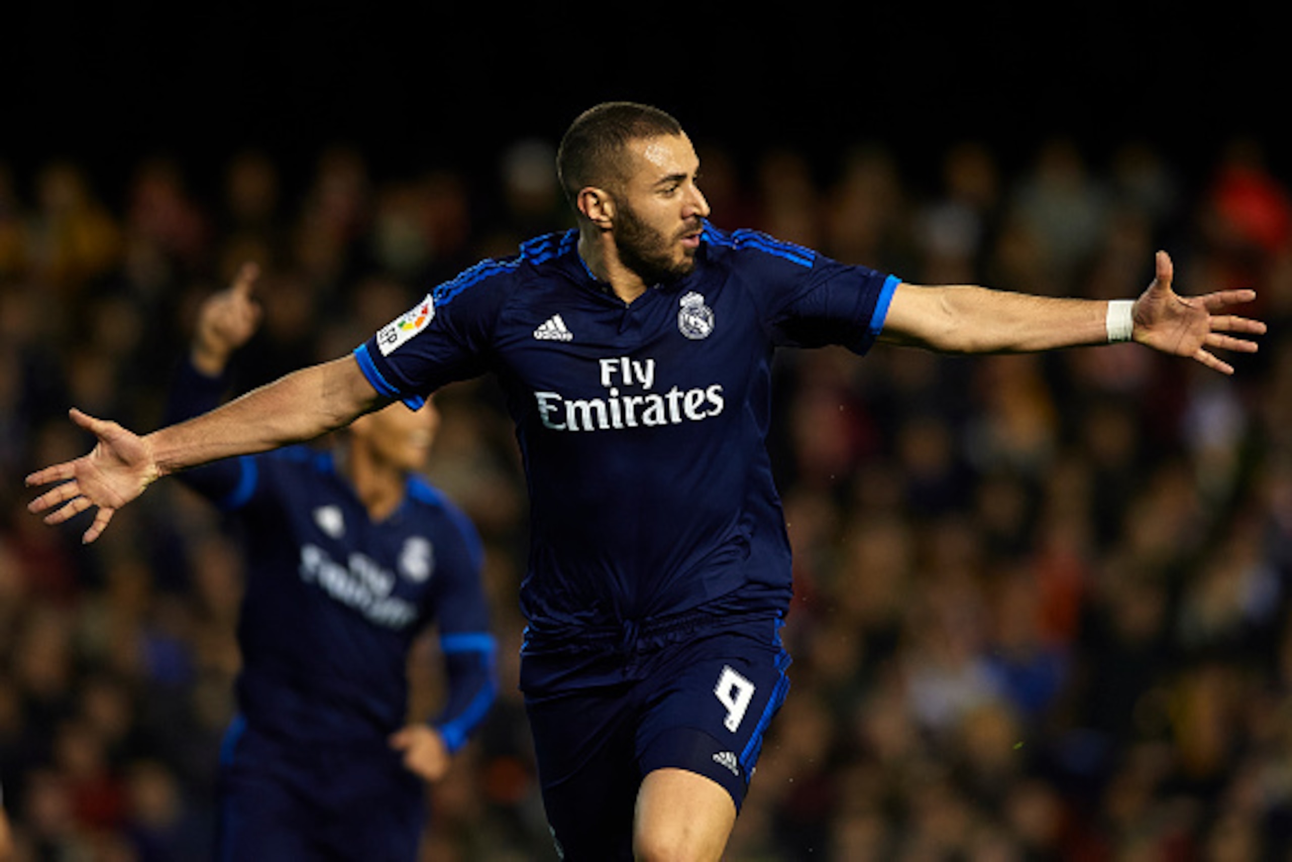VALENCIA, SPAIN - JANUARY 03:  Karim Benzema of Real Madrid celebrates scoring his team's first goal during the La Liga match between Valencia CF and Real Madrid CF at Estadi de Mestalla on January 03, 2016 in Valencia, Spain.  (Photo by Manuel Queimadelo