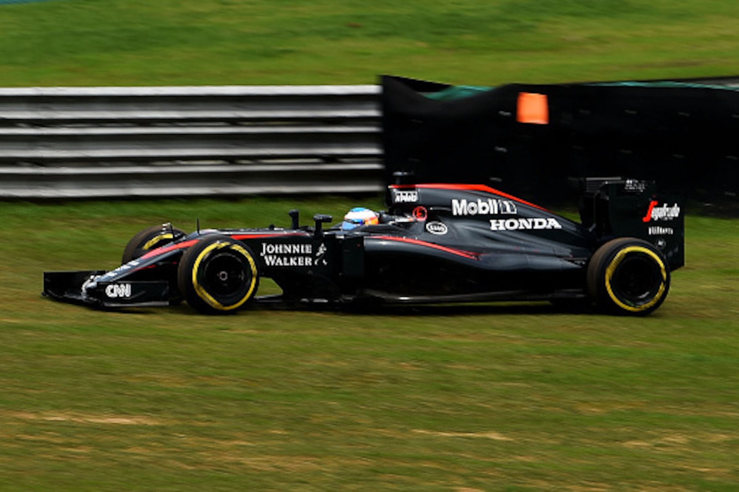 SAO PAULO, BRAZIL - NOVEMBER 14:  Fernando Alonso of Spain and McLaren Honda stops on track after experiencing problems with his car during qualifying for the Formula One Grand Prix of Brazil at Autodromo Jose Carlos Pace on November 14, 2015 in Sao Paulo