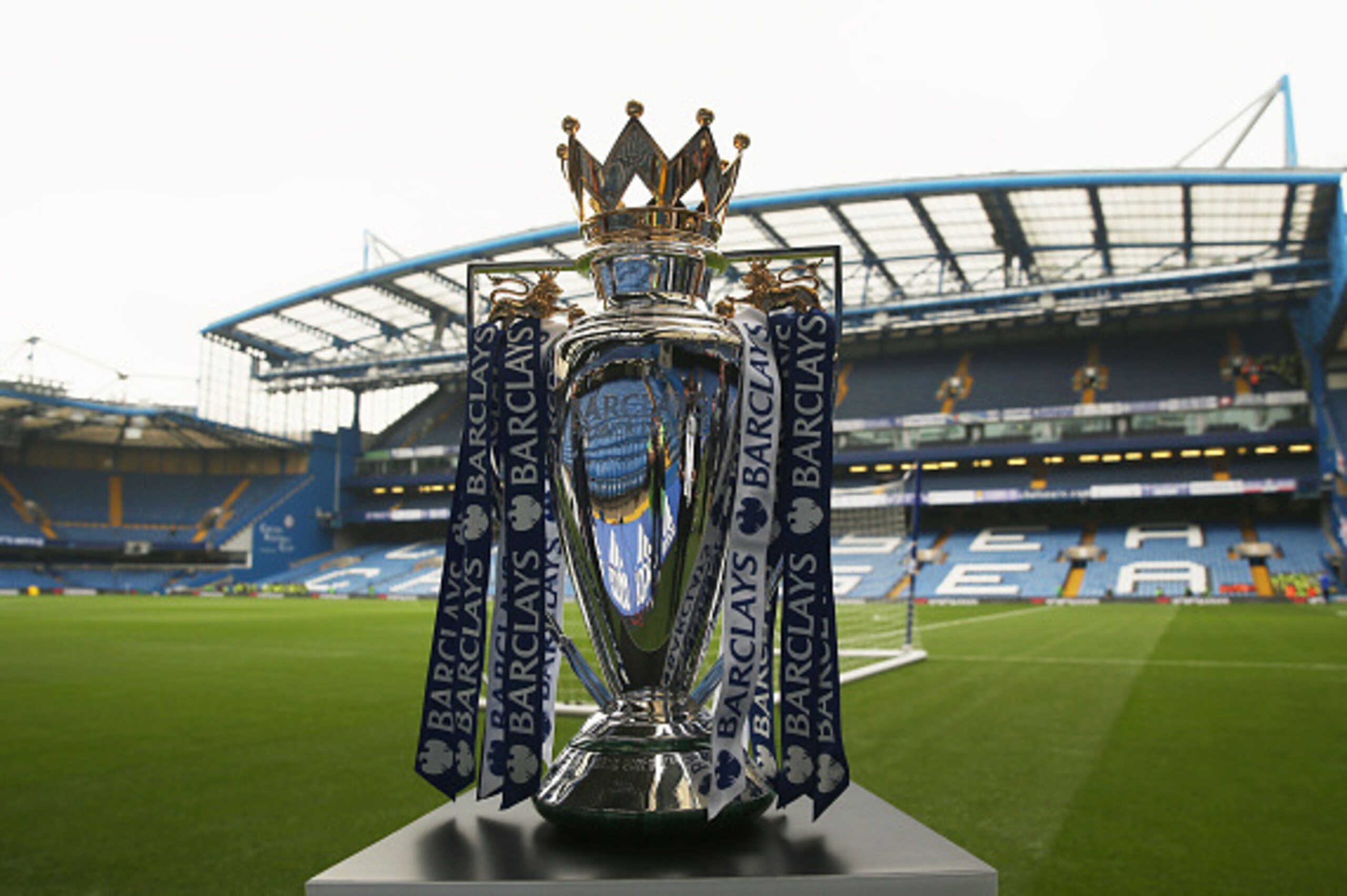 LONDON, ENGLAND - OCTOBER 31:  The Premier League trophy on display prior to the Barclays Premier League match between Chelsea and Liverpool at Stamford Bridge on October 31, 2015 in London, England.  (Photo by Ian Walton/Getty Images)