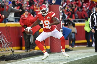 KANSAS CITY, MO - JANUARY 3: Jeremy Maclin #19 of the Kansas City Chiefs celebrates his touchdown catch at Arrowhead Stadium during the first quarter of the game agains the Oakland Raiders on January 3, 2016 in Kansas City, Missouri. (Photo by Peter Aiken