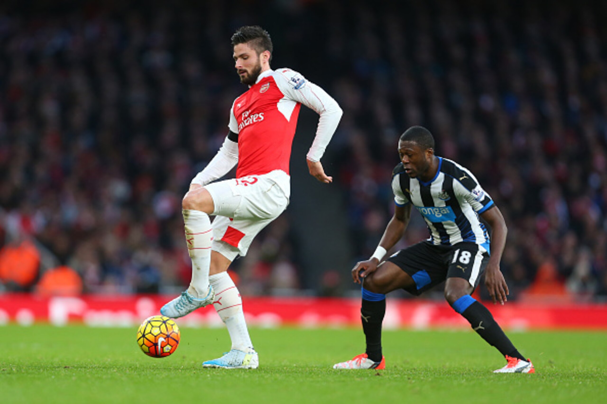 LONDON, ENGLAND - JANUARY 02:  Olivier Giroud of Arsenal and Chancel Mbemba of Newcastle United during the Barclays Premier League match between Arsenal and Newcastle United at Emirates Stadium on January 2, 2016 in London, England.  (Photo by Catherine I
