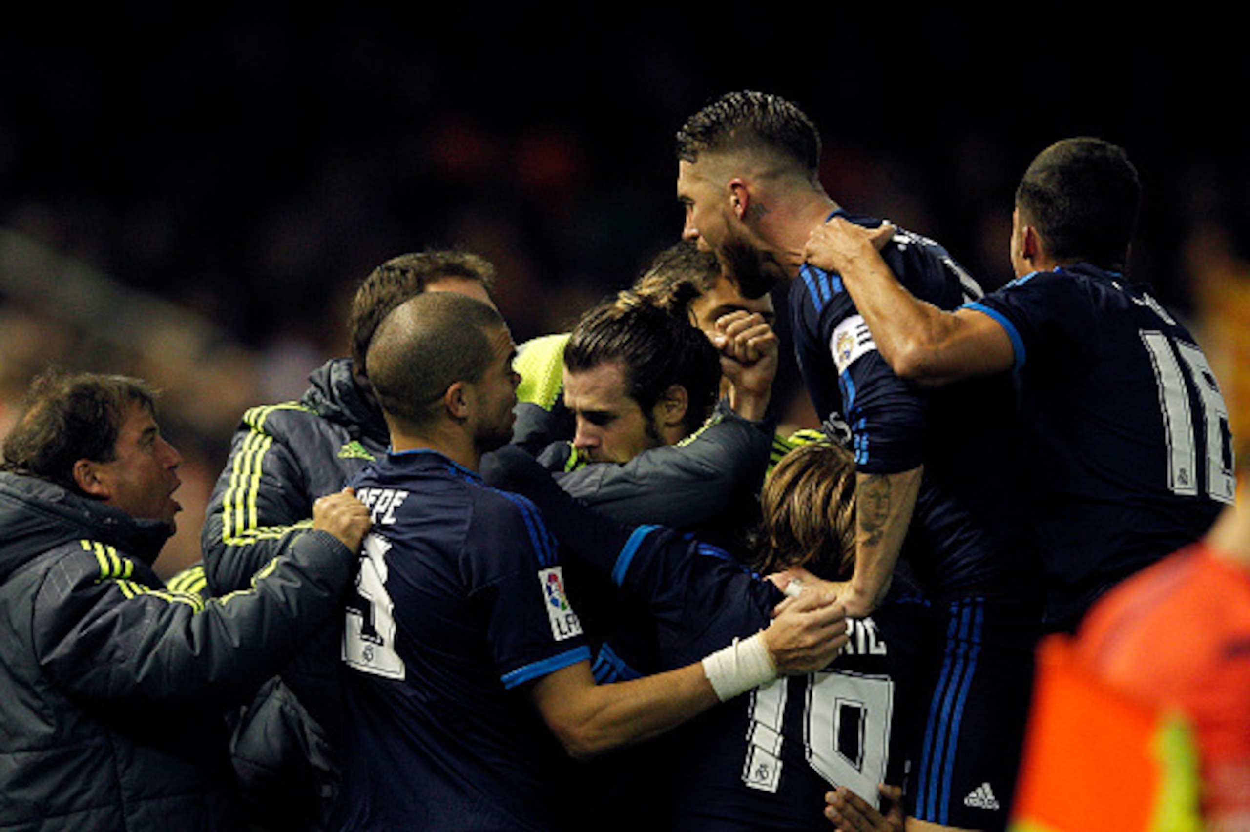 Real Madrid's Welsh forward Gareth Bale (C) celebrates with teammates after scoring during the Spanish league football match Valencia CF vs Real Madrid CF at the Mestalla stadium in Valencia on January 3, 2016.   AFP PHOTO/ JOSE JORDAN / AFP / JOSE JORDAN