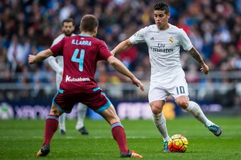 MADRID, SPAIN - DECEMBER 30:  James Rodriguez of Real Madrid CF (R) being followed by Asier Illarramendi of Real Sociedad (L) during the Real Madrid CF vs Real Sociedad as part of the Liga BBVA 2015-2016 at Estadio Santiago Bernabeu on December 30, 2015 i