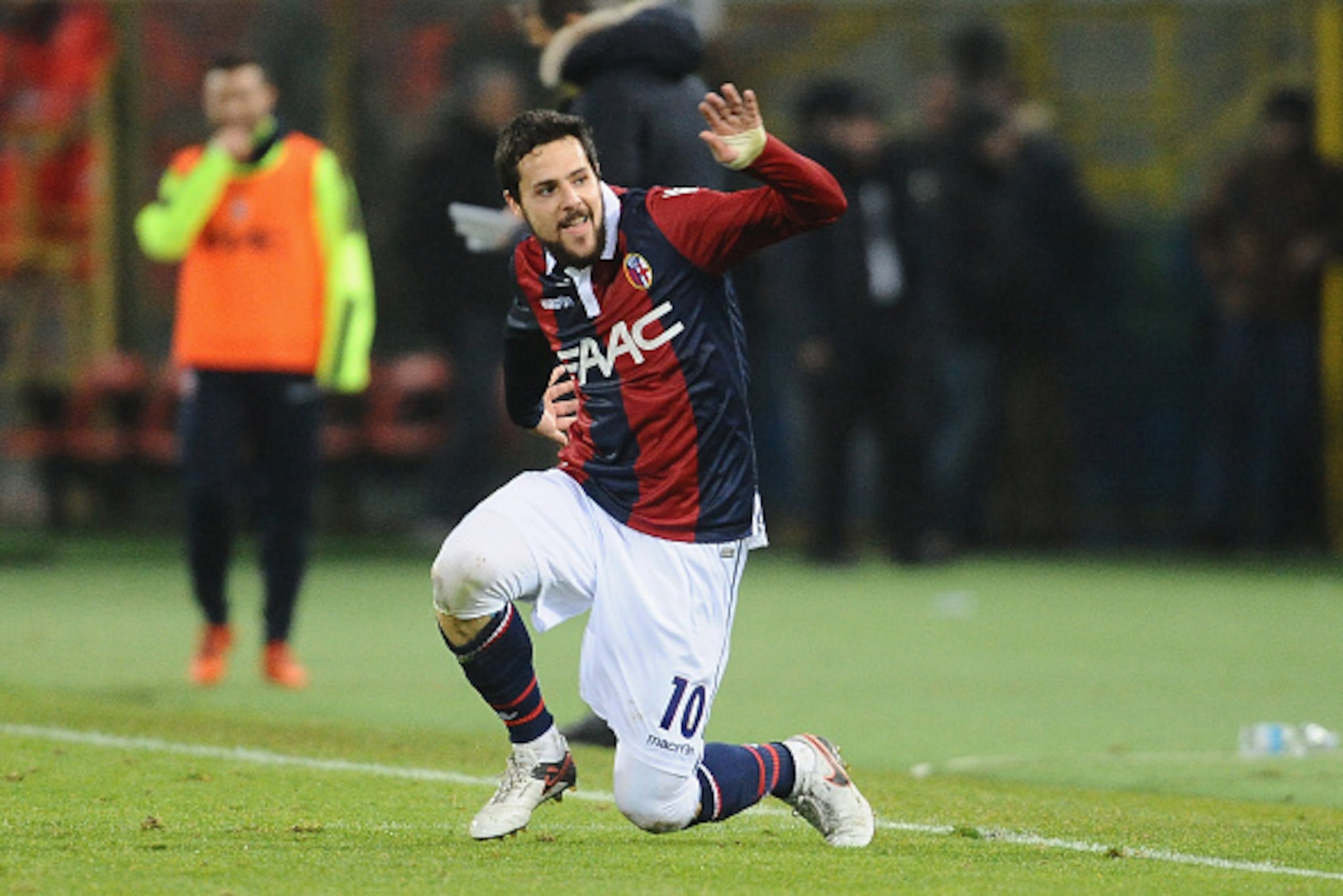 BOLOGNA, ITALY - DECEMBER 19:  Mattia Destro # 10 of Bologna FC celebrates after scoring his team's second goal  during the Serie A match between Bologna FC and Empoli FC at Stadio Renato Dall'Ara on December 19, 2015 in Bologna, Italy.  (Photo by Mario C