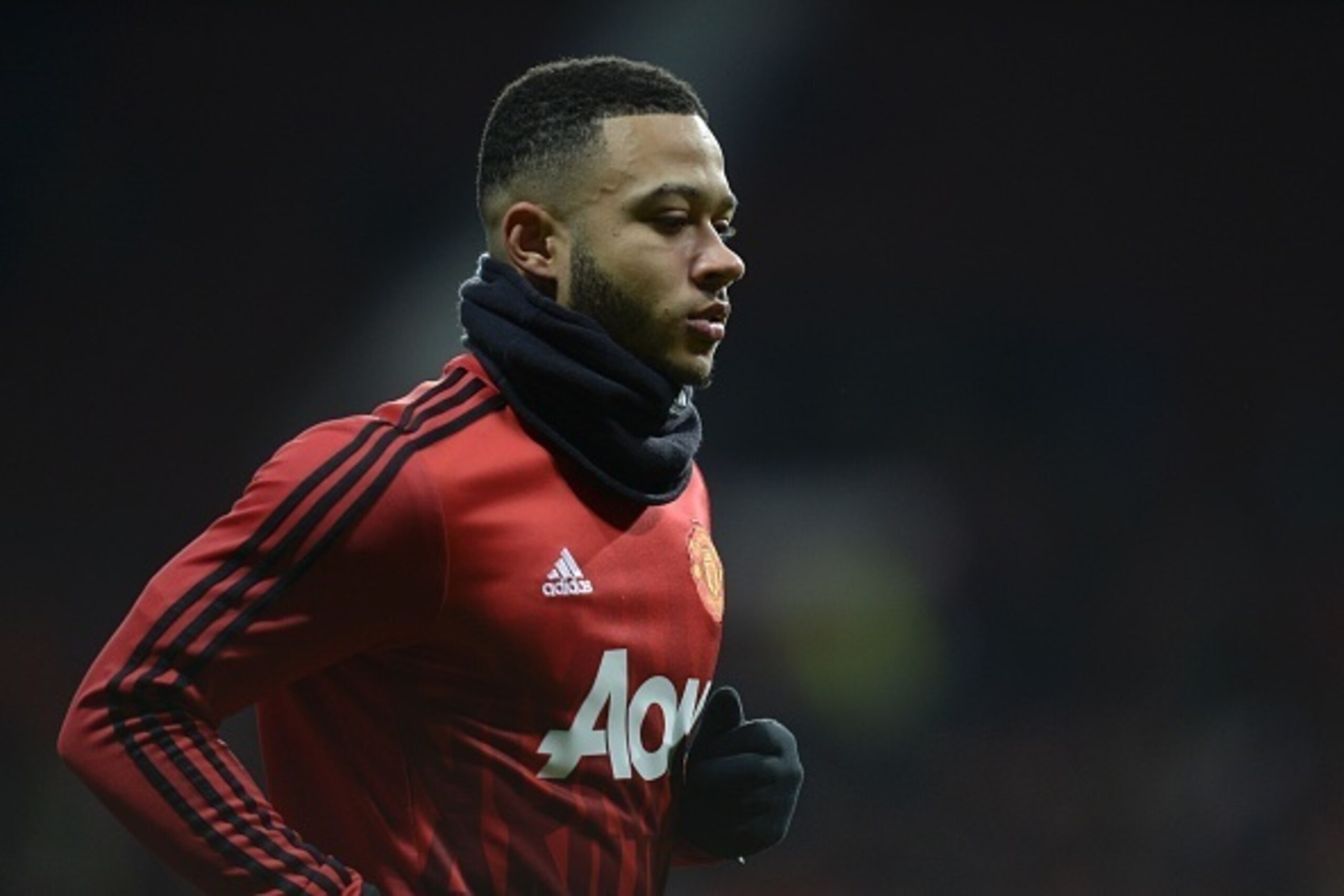 Manchester United's Dutch midfielder Memphis Depay warms up before the English Premier League football match between Manchester United and Chelsea at Old Trafford in Manchester, north west England, on December 28, 2015. AFP PHOTO / OLI SCARFF

RESTRICTED 
