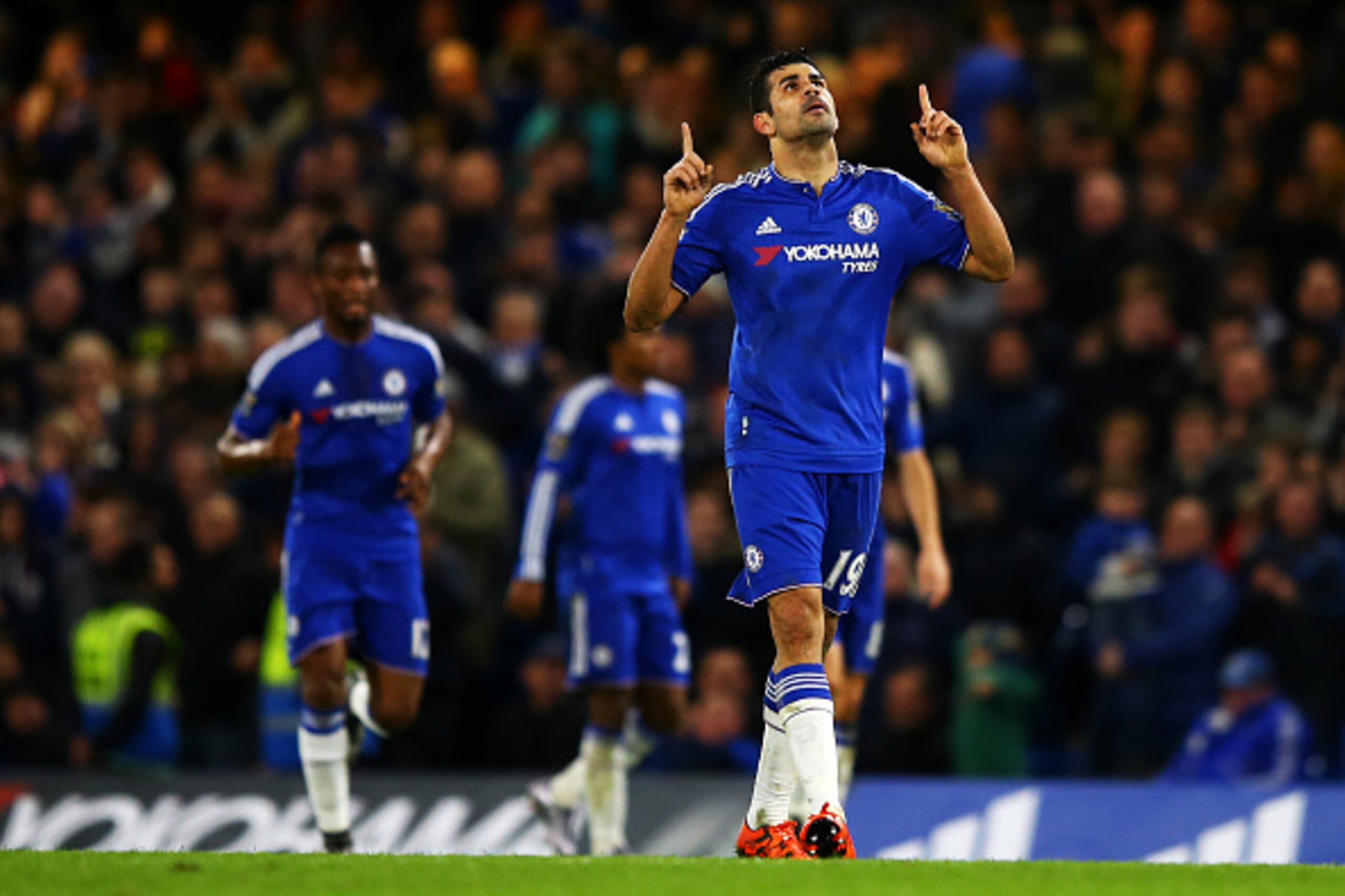 LONDON, ENGLAND - DECEMBER 26:  Diego Costa of Chelsea celebrates after scoring his team's second goal during the Barclays Premier League match between Chelsea and Watford at Stamford Bridge on December 26, 2015 in London, England.  (Photo by Richard Heat