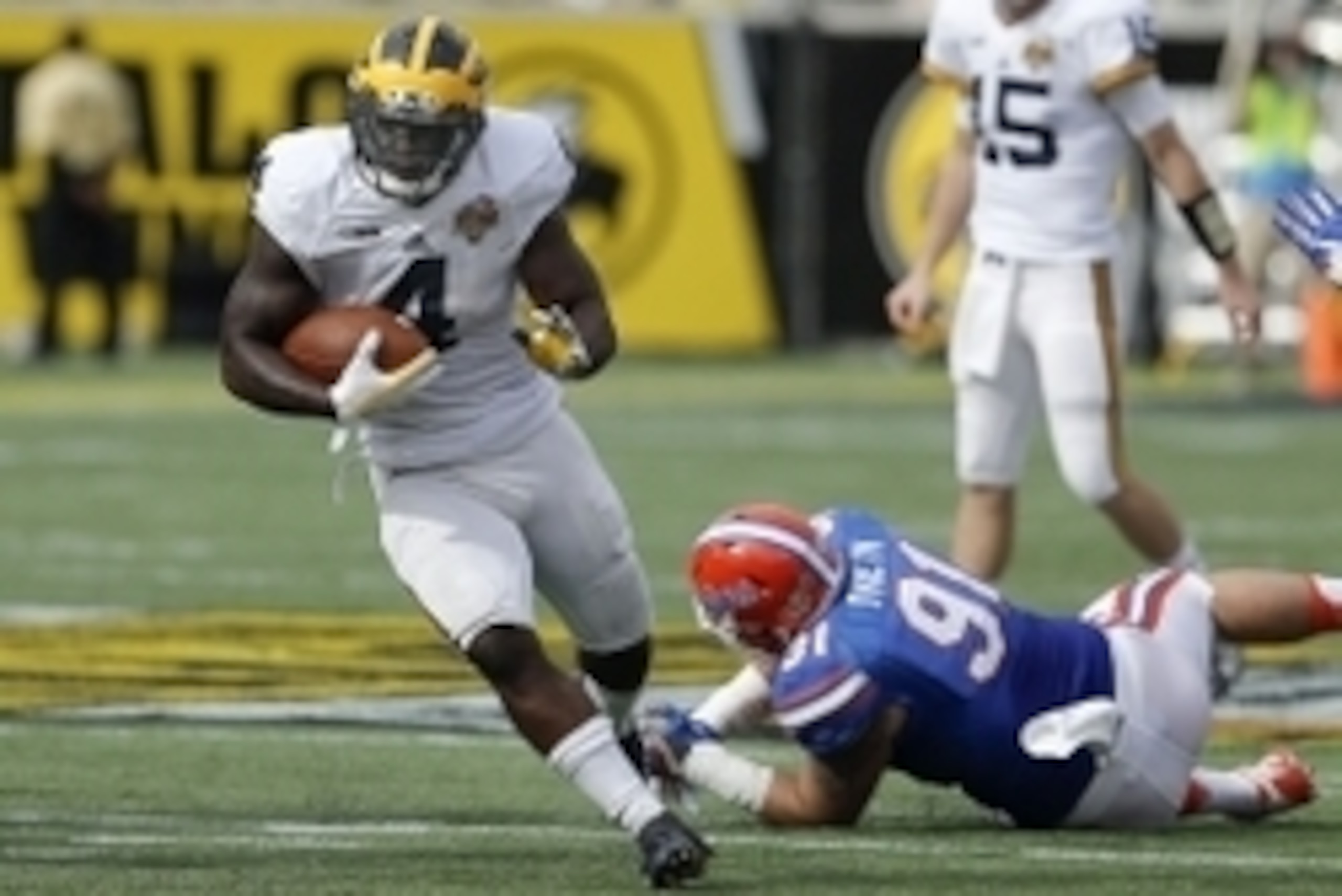 Jan 1, 2016; Orlando, FL, USA; Michigan Wolverines running back De'Veon Smith (4) eludes Florida Gators defensive lineman Joey Ivie (91) during the second quarter in the 2016 Citrus Bowl at Orlando Citrus Bowl Stadium. Mandatory Credit: Reinhold Matay-USA Jan 1, 2016; Orlando, FL, USA; Michigan Wolverines running back De'Veon Smith (4) eludes Florida Gators defensive lineman Joey Ivie (91) during the second quarter in the 2016 Citrus Bowl at Orlando Citrus Bowl Stadium. Mandatory Credit: Reinhold Matay-USA