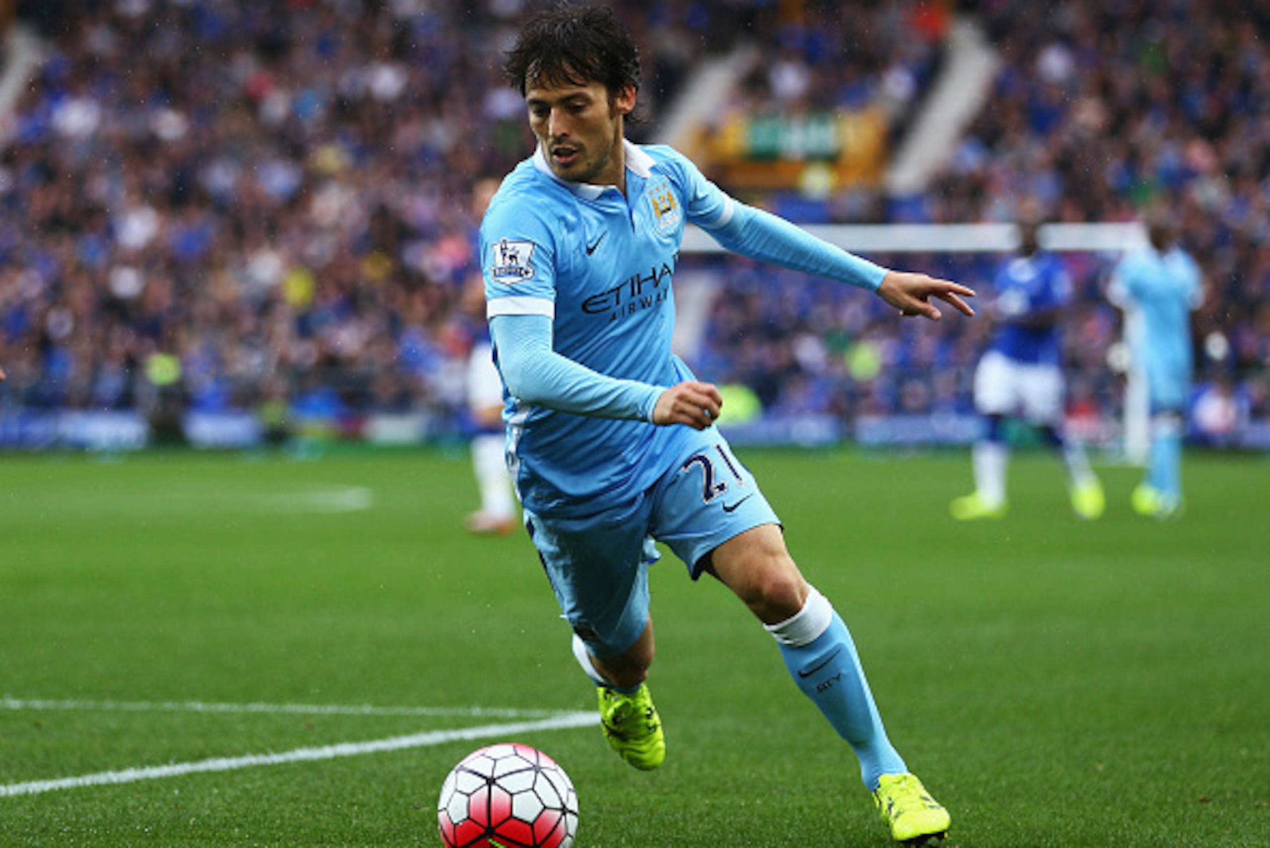 LIVERPOOL, ENGLAND - AUGUST 23:  David Silva of Manchester City in action during the Barclays Premier League match between Everton and Manchester City at Goodison Park on August 23, 2015 in Liverpool, England.  (Photo by Clive Brunskill/Getty Images)