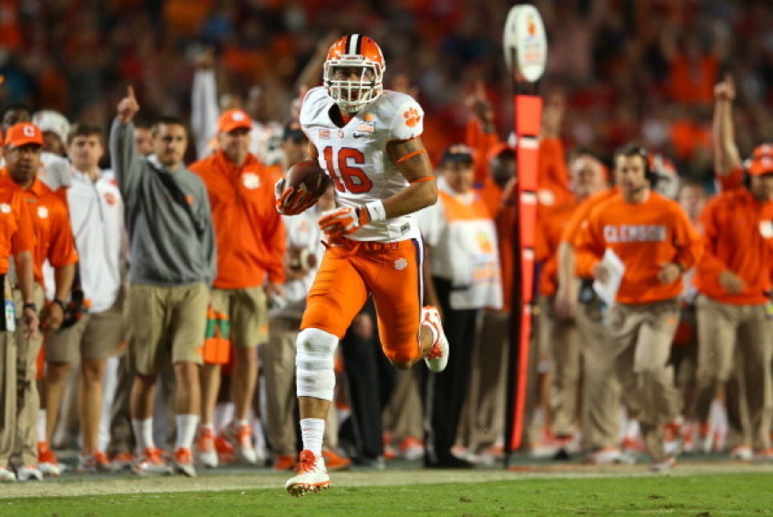 MIAMI GARDENS, FL - JANUARY 03: Jordan Leggett #16 of the Clemson Tigers runs after a catch in the second quarter against the Ohio State Buckeyes during the Discover Orange Bowl at Sun Life Stadium on January 3, 2014 in Miami Gardens, Florida. (Photo by MIAMI GARDENS, FL - JANUARY 03: Jordan Leggett #16 of the Clemson Tigers runs after a catch in the second quarter against the Ohio State Buckeyes during the Discover Orange Bowl at Sun Life Stadium on January 3, 2014 in Miami Gardens, Florida. (Photo by