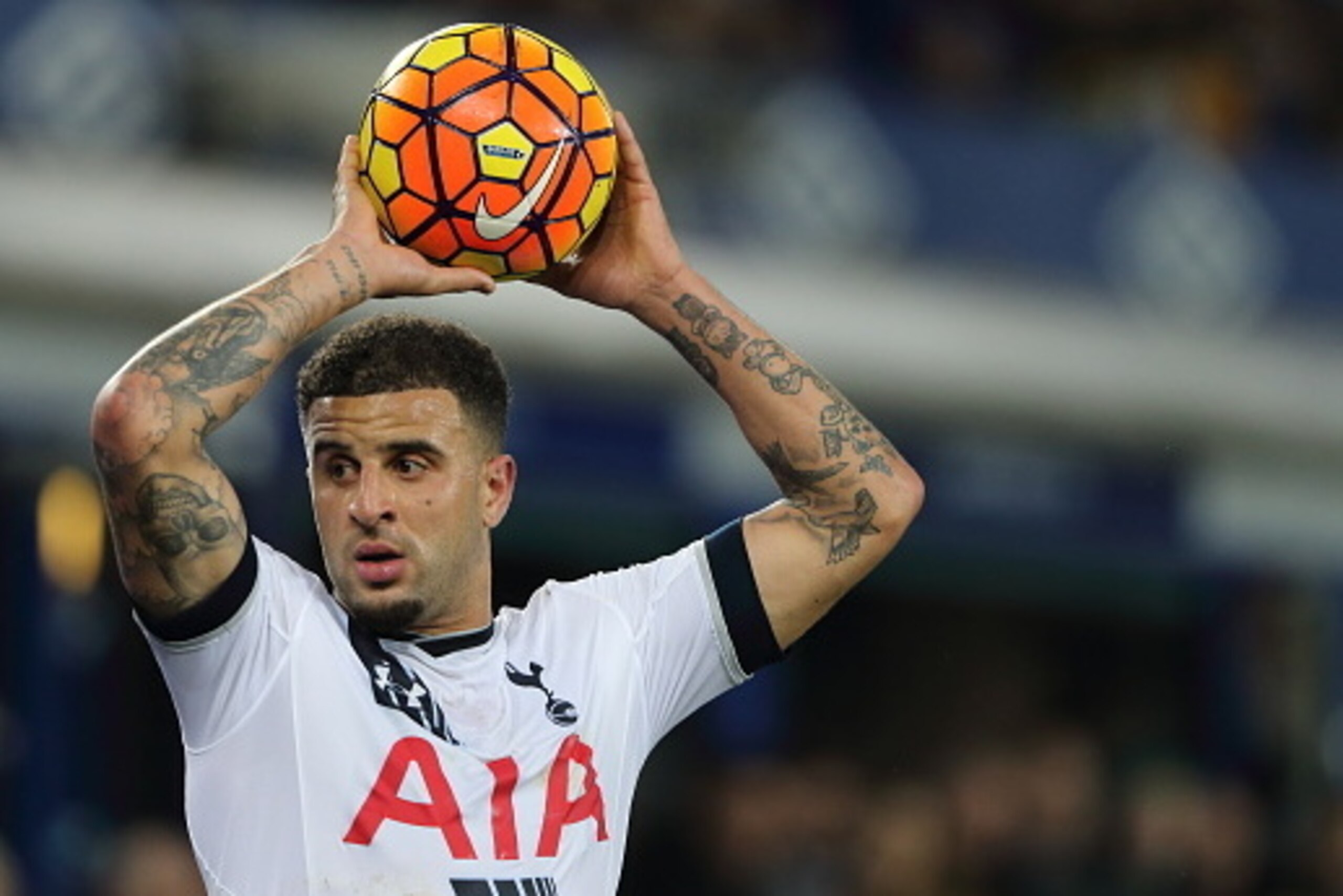 LIVERPOOL, ENGLAND - JANUARY 03:  Kyle Walker of Tottenham Hotspur takes a throw in during the Barclays Premier League match between Everton and Tottenham Hotspur at Goodison Park on January 3, 2016 in Liverpool, England.  (Photo by Matthew Ashton - AMA/G
