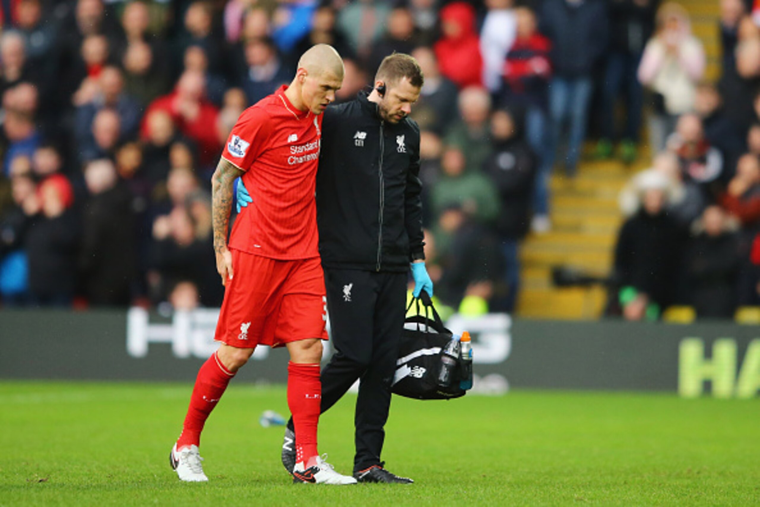 WATFORD, ENGLAND - DECEMBER 20:  An injured Martin Skrtel of Liverpool is given assitance as he is substituted during the Barclays Premier League match between Watford and Liverpool at Vicarage Road on December 20, 2015 in Watford, England.  (Photo by Ric