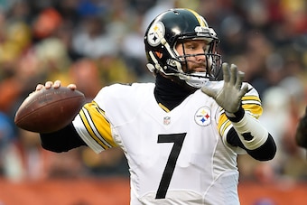 CLEVELAND, OH - JANUARY 3:  Ben Roethlisberger #7 of the Pittsburgh Steelers throws a pass during the second quarter against the Cleveland Browns at FirstEnergy Stadium on January 3, 2016 in Cleveland, Ohio.  (Photo by Jason Miller/Getty Images)