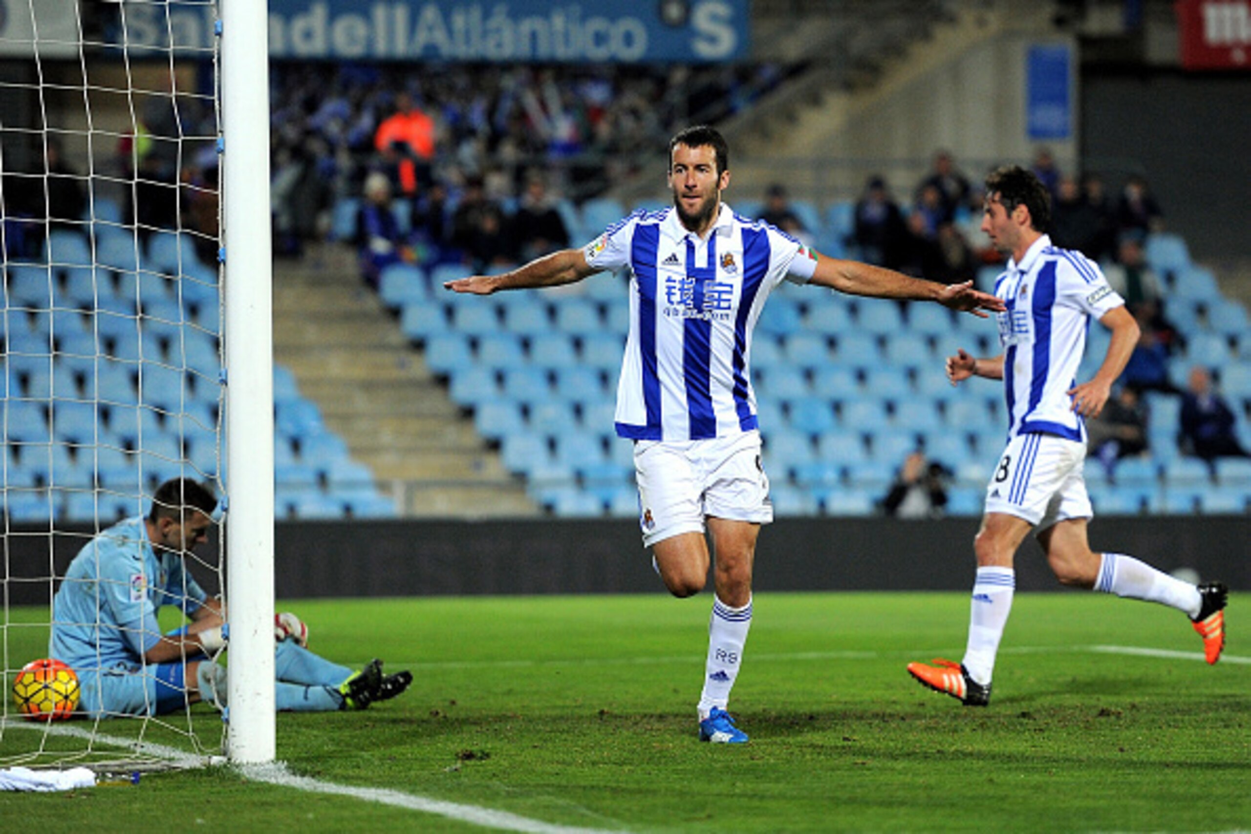 GETAFE, SPAIN - DECEMBER 11: Imanol Agirretxe of Real Sociedad celebrates after scoring his team's opening goal during the La Liga match between Getafe CF and Real Sociedad de Futbol at Coliseum Alfonso Perez stadium on December 11, 2015 in Getafe, Spain GETAFE, SPAIN - DECEMBER 11: Imanol Agirretxe of Real Sociedad celebrates after scoring his team's opening goal during the La Liga match between Getafe CF and Real Sociedad de Futbol at Coliseum Alfonso Perez stadium on December 11, 2015 in Getafe, Spain