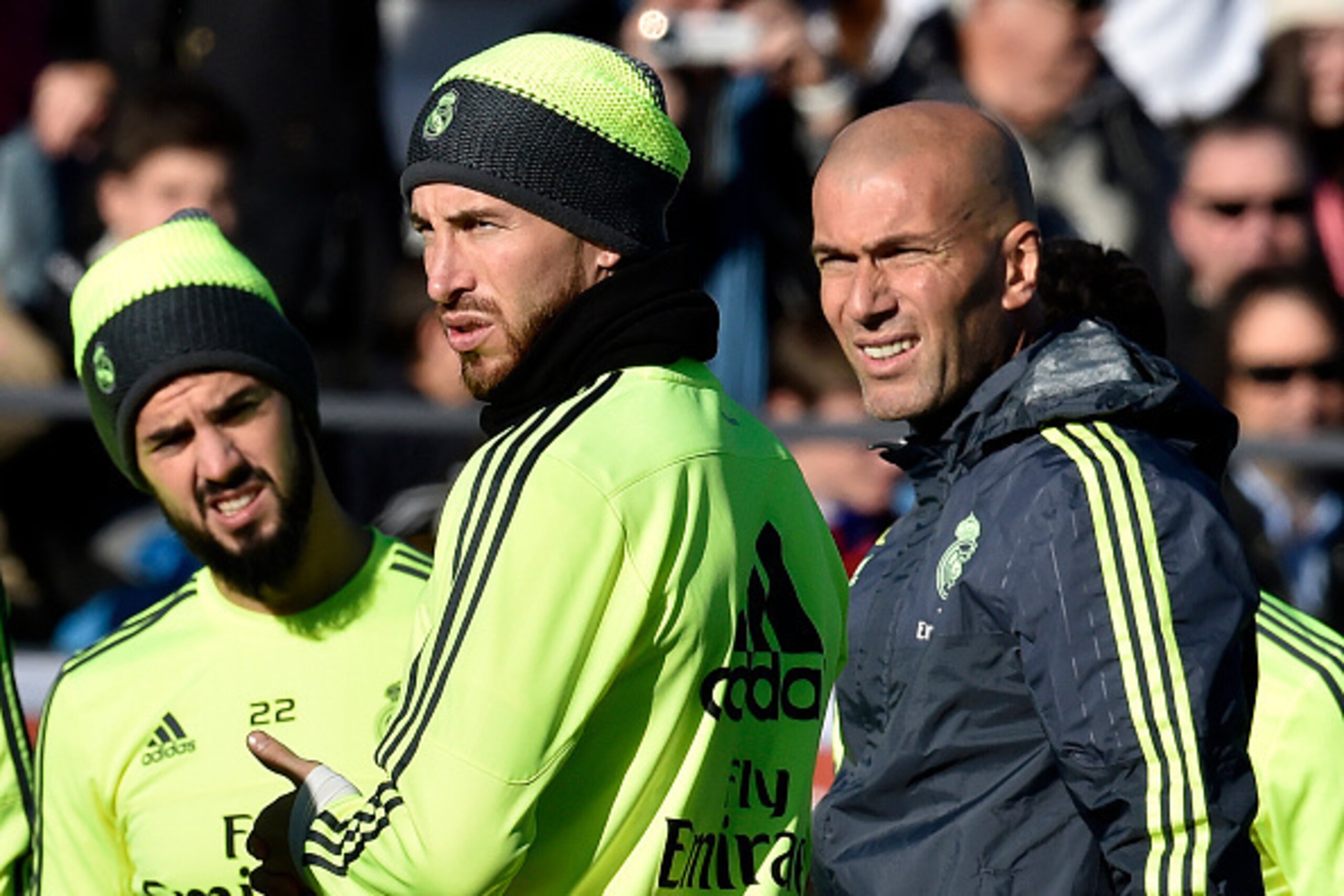 Real Madrid's new French coach Zinedine Zidane (R) looks on past Real Madrid's defender Sergio Ramos (C) during his first training session as coach of Real Madrid at the Alfredo di Stefano stadium in Valdebebas, on the outskirts of Madrid, on January 5, 2