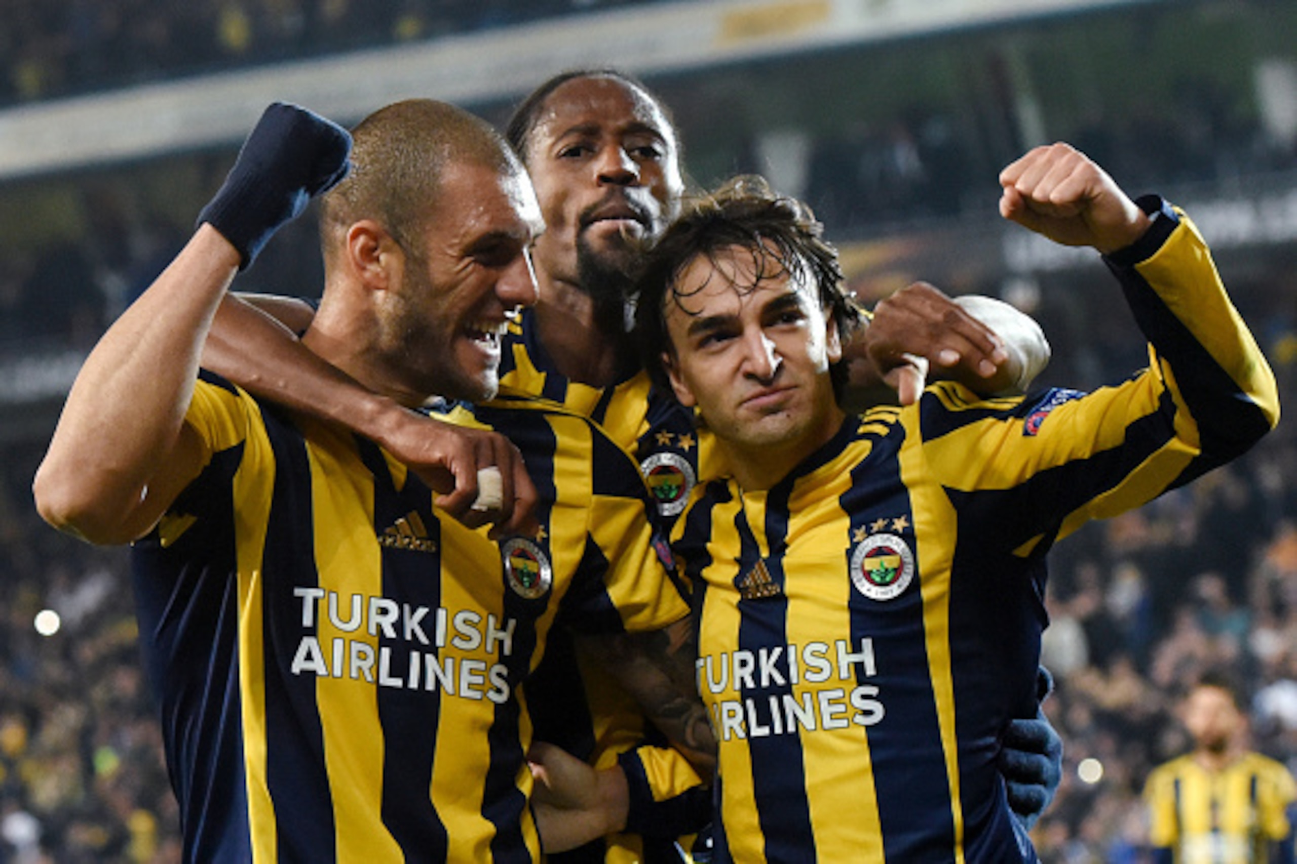 Fenerbahce's Lazar Markovic (R) celebrates with his teammates after scoring a goal against Celtic during the UEFA Europa League football match between Fenerbahce and Celtic at Fenerbahce Sukru Saracoglu stadium on December 10, 2015 in Istanbul.  / AFP / O