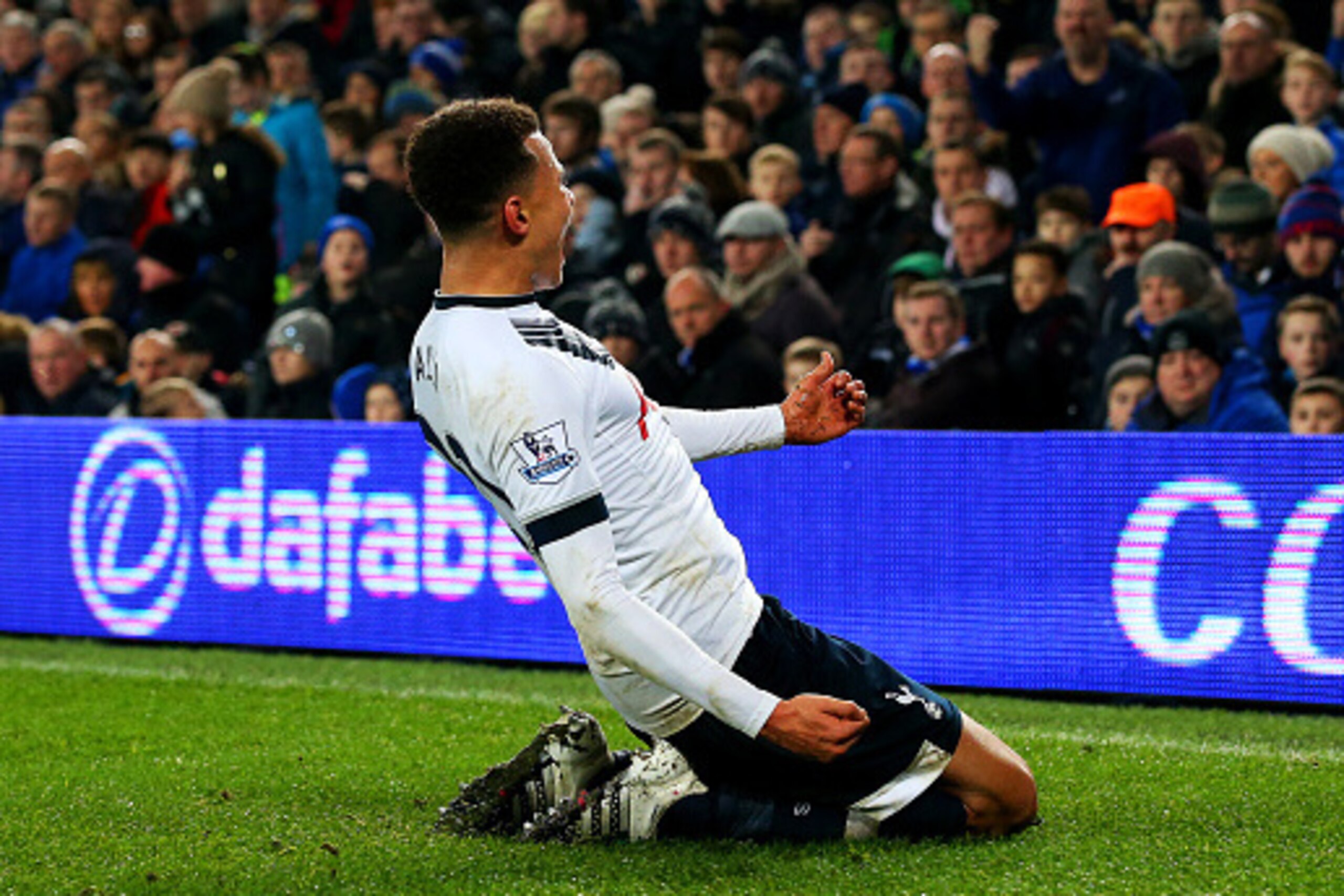 LIVERPOOL, ENGLAND - JANUARY 03:  Dele Alli of Tottenham Hotspur celebrates after scoring his team's first goal during the Barclays Premier League match between Everton and Tottenham Hotspur at Goodison Park on January 3, 2016 in Liverpool, England.  (Pho