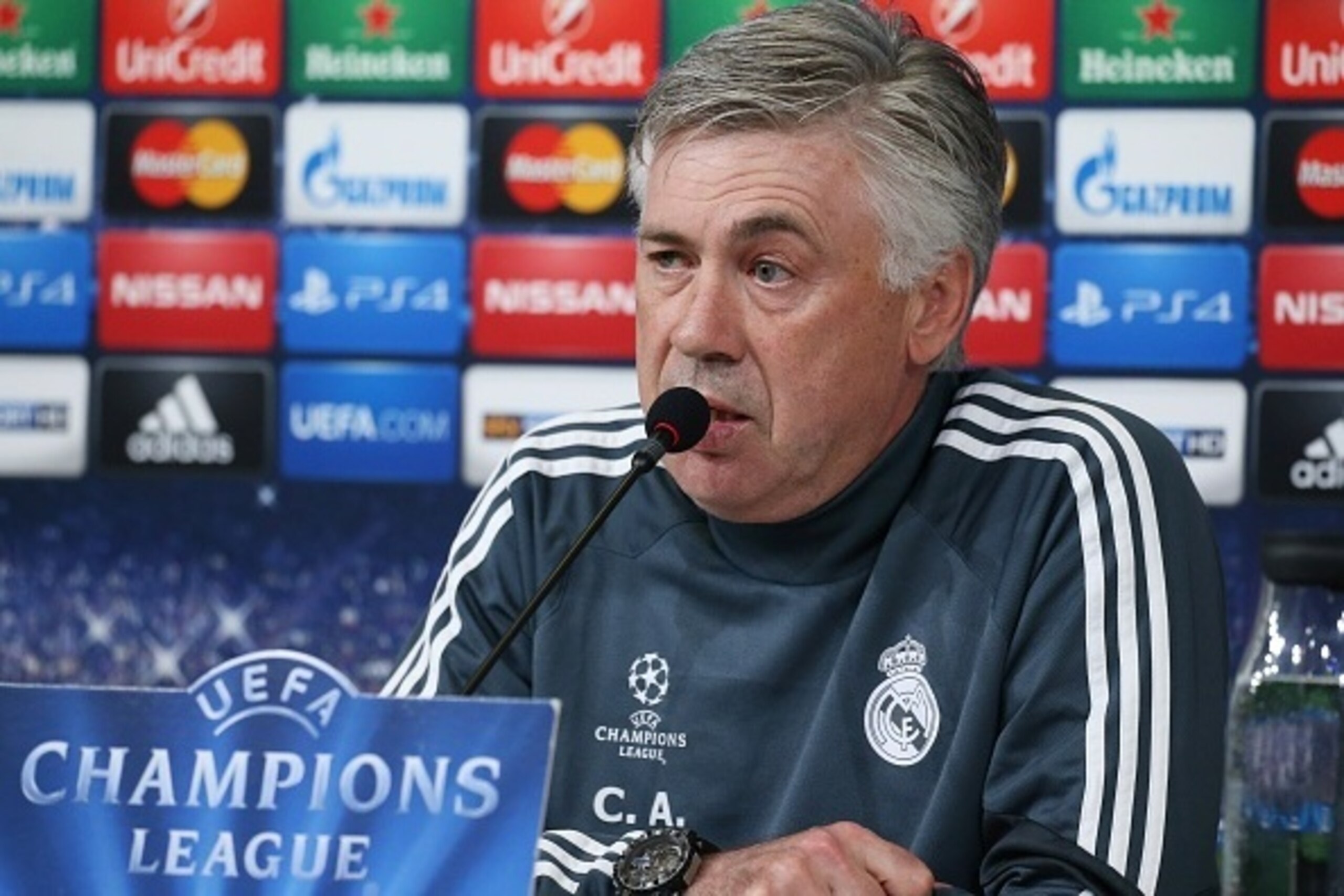 Real Madrid's Italian coach Carlo Ancelotti gives a press conference on the eve of the UEFA Champions League semi final football match Juventus vs Real Madrid on May 4, 2015 at the 'Juventus Stadium' in Turin. AFP PHOTO / MARCO BERTORELLO (Photo c Real Madrid's Italian coach Carlo Ancelotti gives a press conference on the eve of the UEFA Champions League semi final football match Juventus vs Real Madrid on May 4, 2015 at the 'Juventus Stadium' in Turin. AFP PHOTO / MARCO BERTORELLO (Photo c