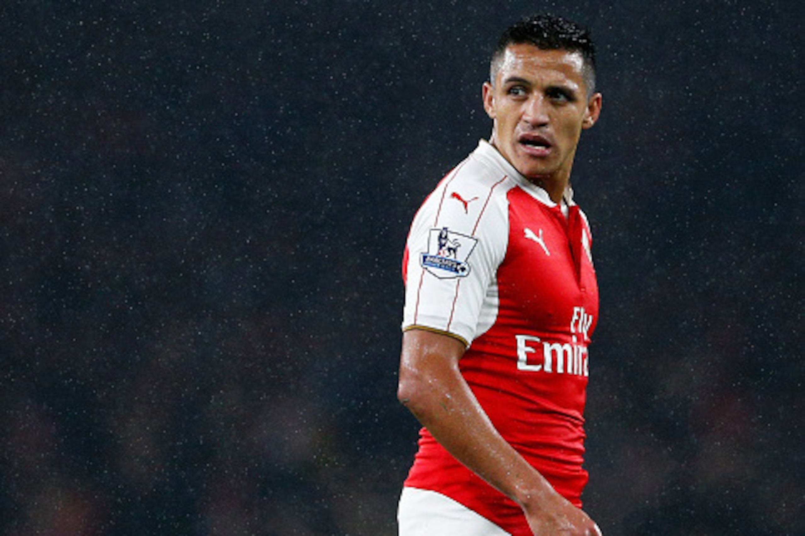 LONDON, ENGLAND - OCTOBER 24:  Alexis Sanchez of Arsenal looks on during the Barclays Premier League match between Arsenal and Everton at Emirates Stadium on October 24, 2015 in London, England.  (Photo by Dean Mouhtaropoulos/Getty Images)
