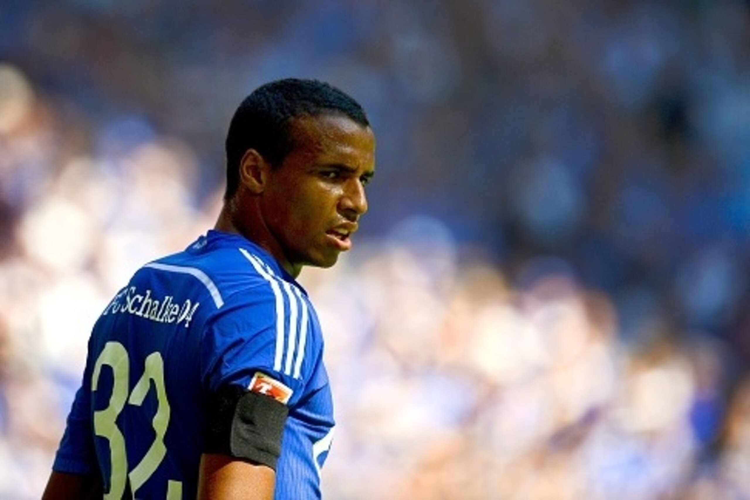 Schalke's Cameroonian defender Joel Matip reacts during the German first division Bundesliga football match FC Schalke 04 v SV Darmstadt 98, on August 22, 2015 in Gelsenkirchen.   AFP PHOTO / SASCHA SCHUERMANN RESTRICTIONS: DURING MATCH TIME: DFL RULES TO