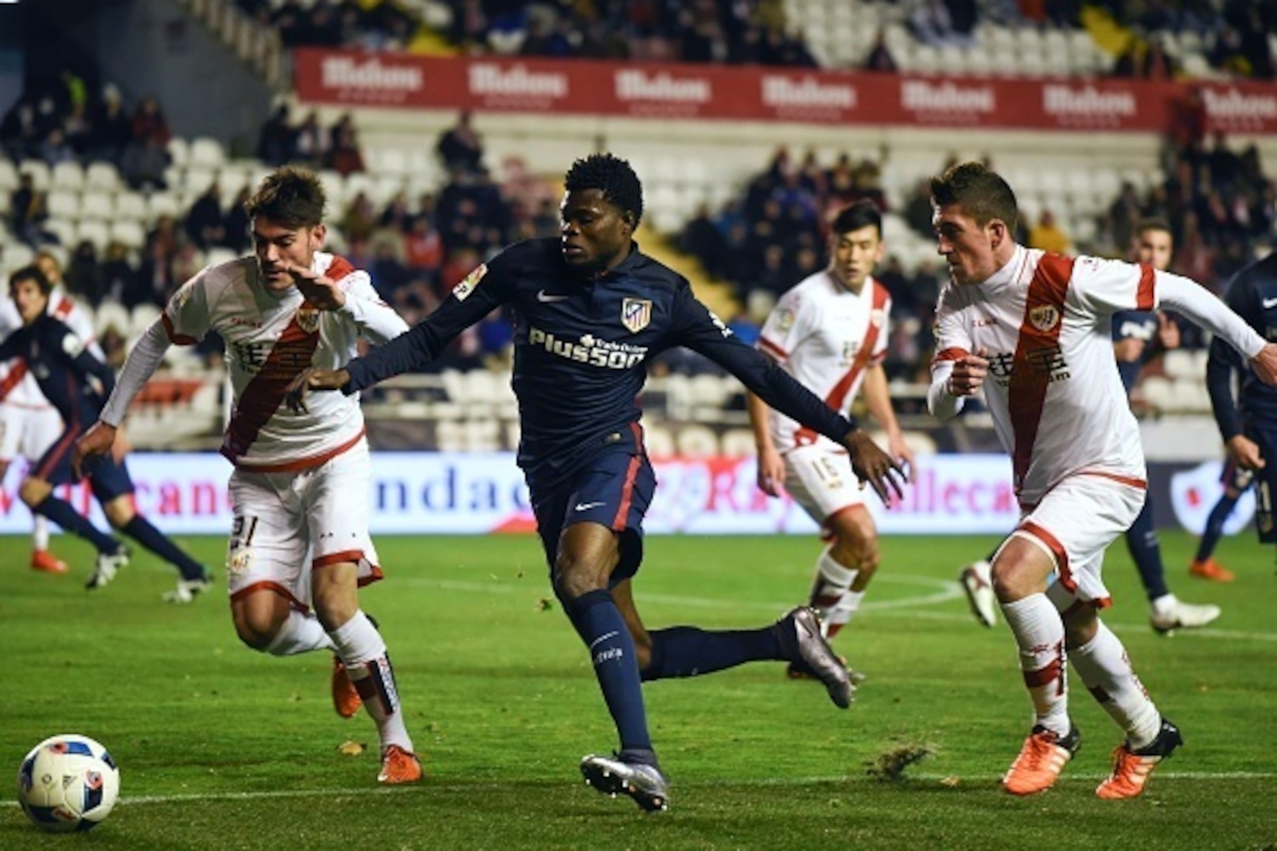 Atletico Madrid's Ghanaian midfielder Thomas Partey (C ) vies with Rayo Vallecano's midfielder Jozabed Sanchez Ruiz (R ) and Rayo Vallecano's midfielder Pablo Hernandez Dominguez  during the Spanish Copa del Rey (King's Cup) round of 16 first leg football