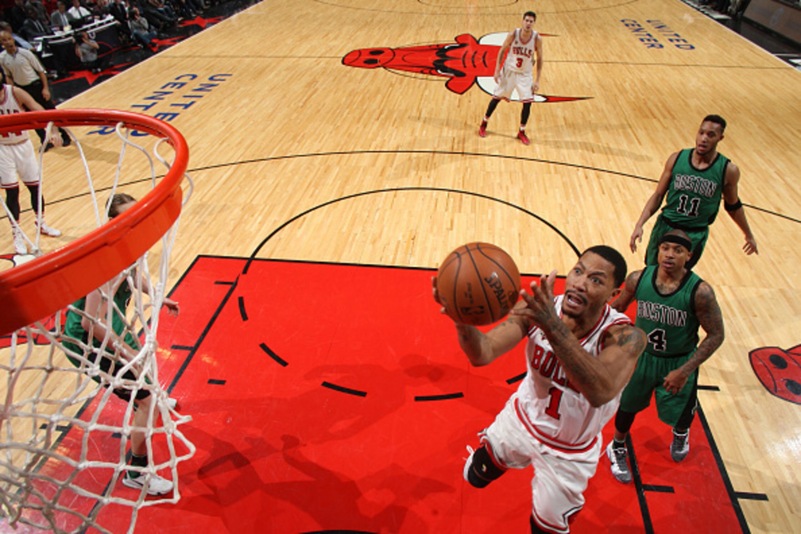 CHICAGO, IL - January 7:  Derrick Rose #1 of the Chicago Bulls shoots the ball against the Boston Celtics on January 7, 2016 at the United Center in Chicago, Illinois. NOTE TO USER: User expressly acknowledges and agrees that, by downloading and or using 