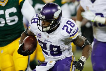 GREEN BAY, WI - JANUARY 03:  Adrian Peterson #28 of the Minnesota Vikings carries the ball during the fourth quarter against the Green Bay Packers at Lambeau Field on January 3, 2016 in Green Bay, Wisconsin.  (Photo by Wesley Hitt/Getty Images)