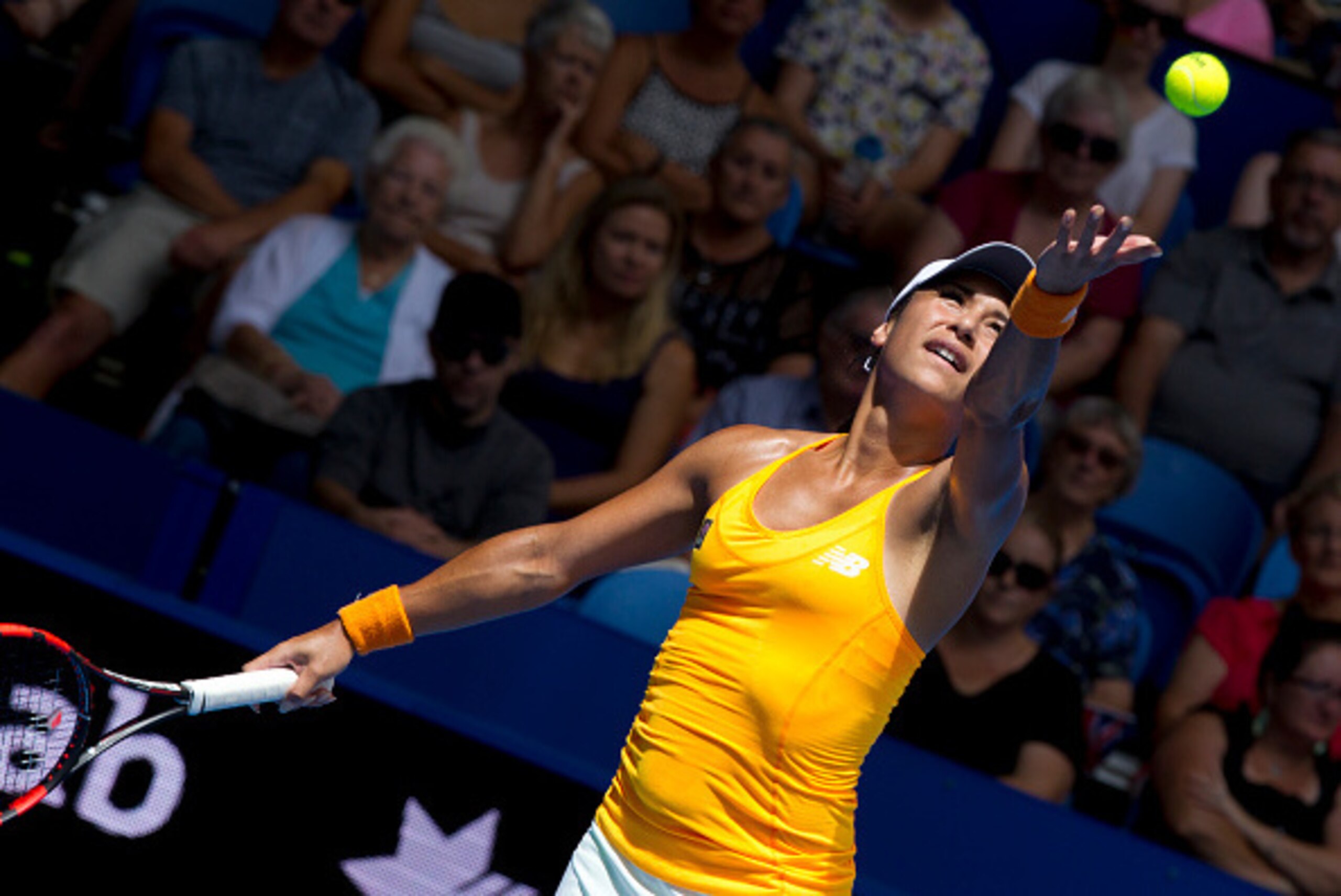 Heather Watson of Britain serves against Sabine Lisicki of Germany during their eleventh session women's singles match on day six of the Hopman Cup tennis tournament in Perth on January 8, 2016.     AFP PHOTO / Tony ASHBY  
-IMAGE RESTRICTED TO EDITORIAL 