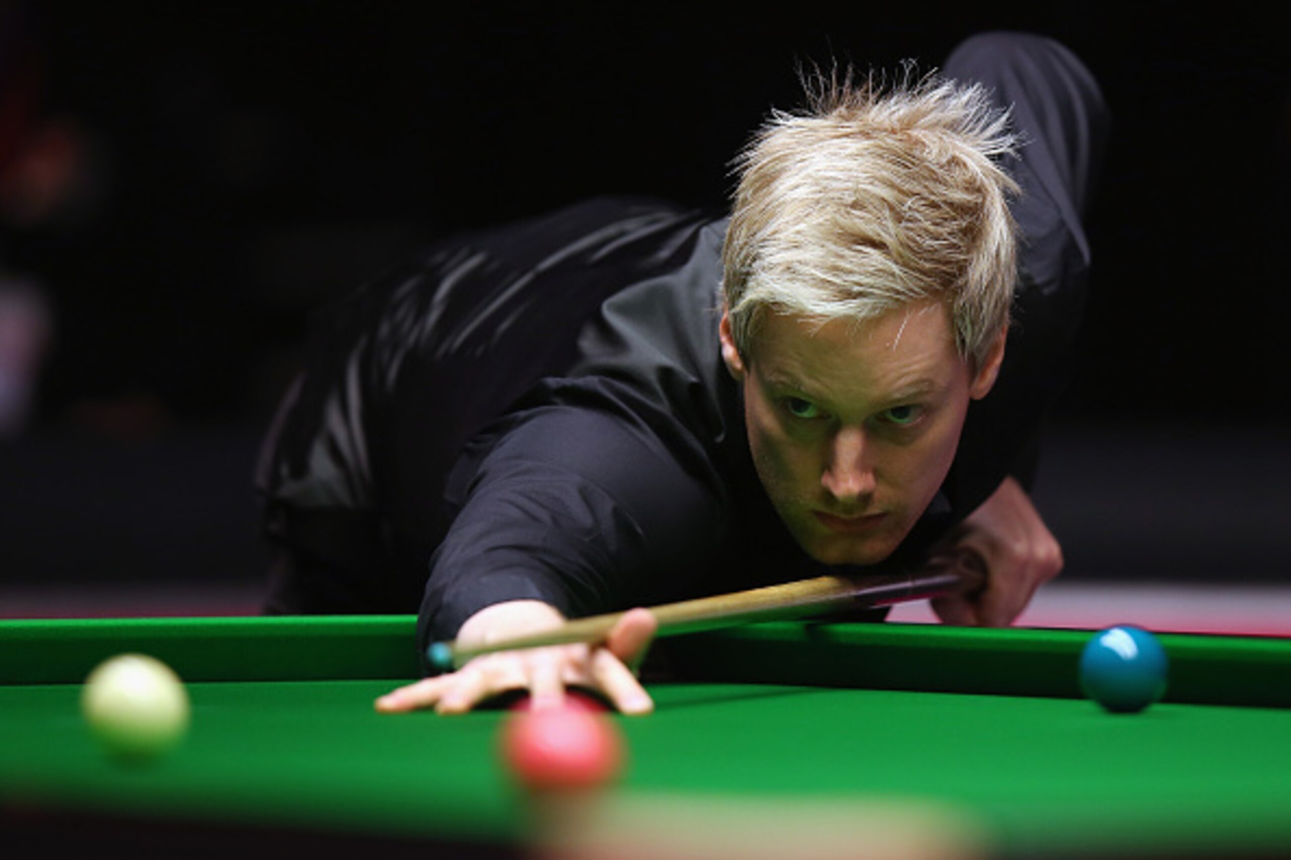 LONDON, ENGLAND - JANUARY 18:  Neil Robertson of Australia in action against Shaun Murphy of Great Britain during the final of the Dafabet Masters at Alexandra Palace on January 18, 2015 in London, England.  (Photo by Bryn Lennon/Getty Images)
