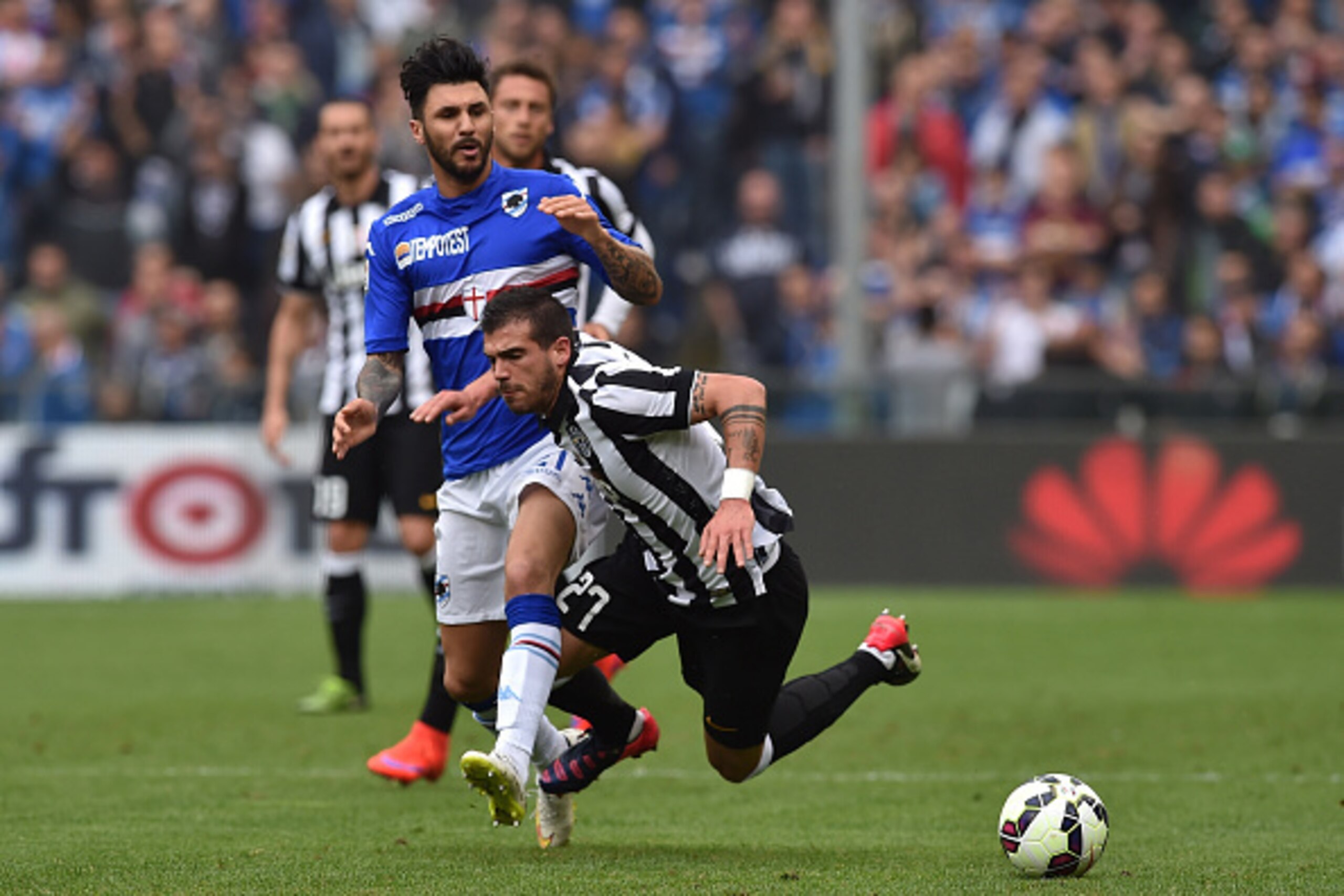 GENOA, ITALY - MAY 02: Roberto Soriano (L) of UC Sampdoria tackles Stefano Sturaro of Juventus FC during the Serie A match between UC Sampdoria and Juventus FC at Stadio Luigi Ferraris on May 2, 2015 in Genoa, Italy. (Photo by Valerio Pennicino/Getty I GENOA, ITALY - MAY 02: Roberto Soriano (L) of UC Sampdoria tackles Stefano Sturaro of Juventus FC during the Serie A match between UC Sampdoria and Juventus FC at Stadio Luigi Ferraris on May 2, 2015 in Genoa, Italy. (Photo by Valerio Pennicino/Getty I