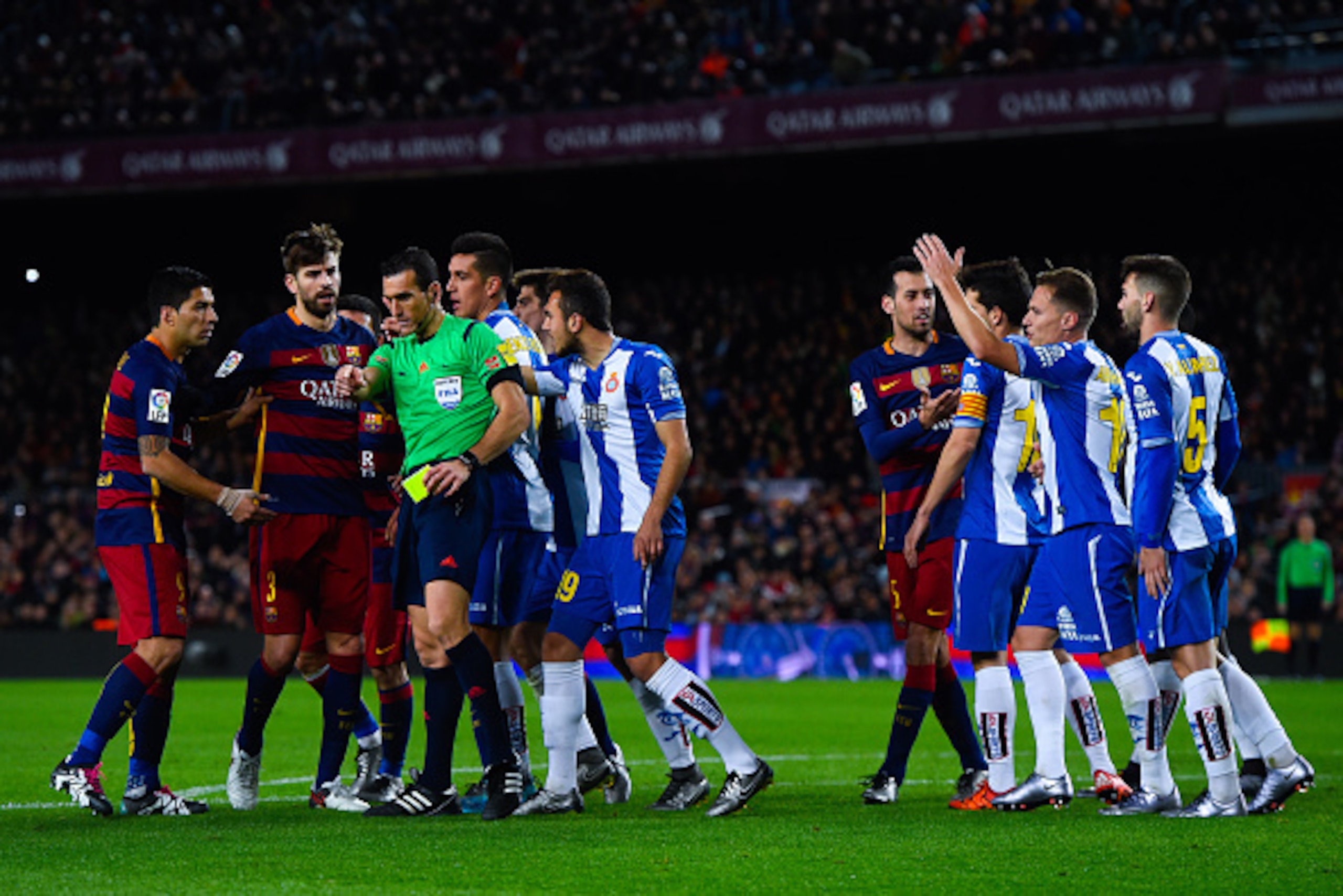 BARCELONA, SPAIN - JANUARY 06:  Luis Suarez of FC Barcelona (L) argues with RCD Espanyol players during the Copa del Rey Round of 16 first leg match between FC Barcelona and RCD Espanyol at Camp Nou on January 6, 2016 in Barcelona, Spain.  (Photo by David