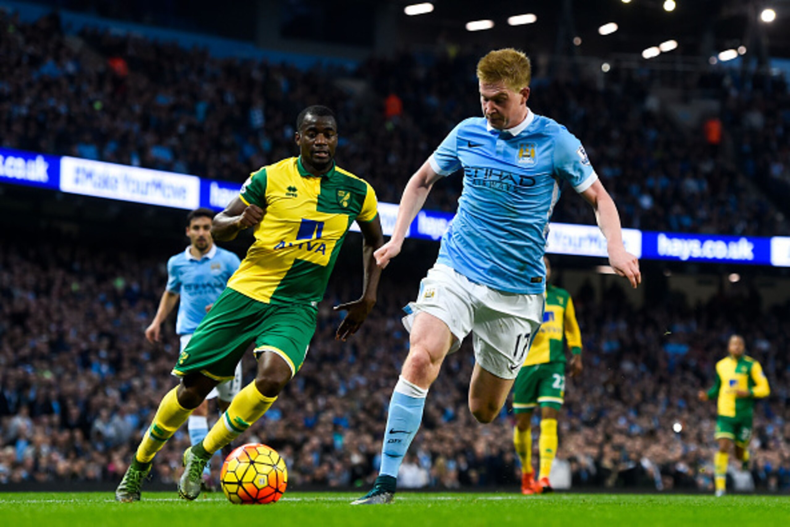 MANCHESTER, ENGLAND - OCTOBER 31:  Kevin De Bruyne of Manchester City FC in action during the Barclays Premier League match between Manchester City and Norwich City at Etihad Stadium on October 31, 2015 in Manchester, England.  (Photo by David Ramos/Getty