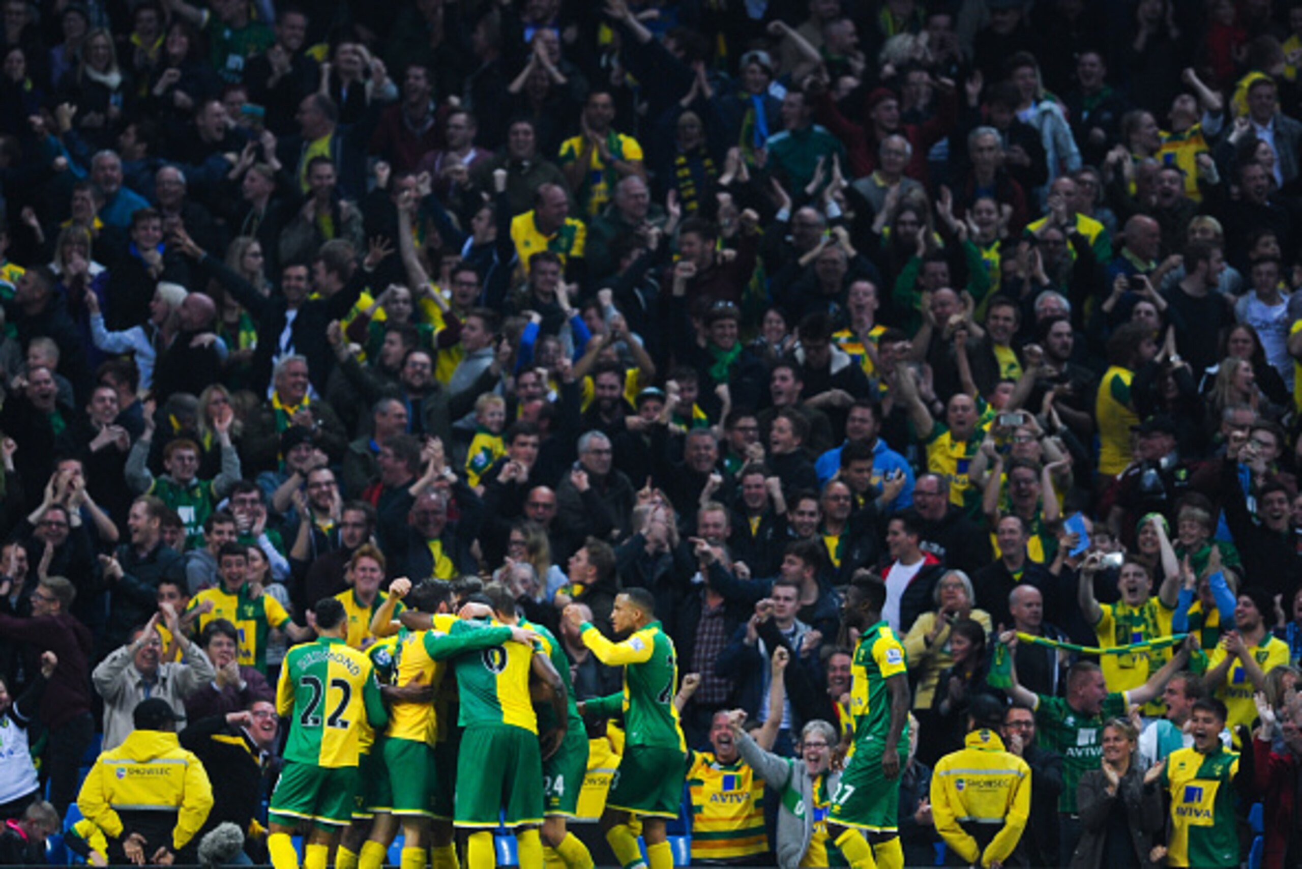 MANCHESTER, ENGLAND - OCTOBER 31:  Norwich City players celebrate their first goal by Cameron Jerome (obscured) during the Barclays Premier League match between Manchester City and Norwich City at Etihad Stadium on October 31, 2015 in Manchester, England.