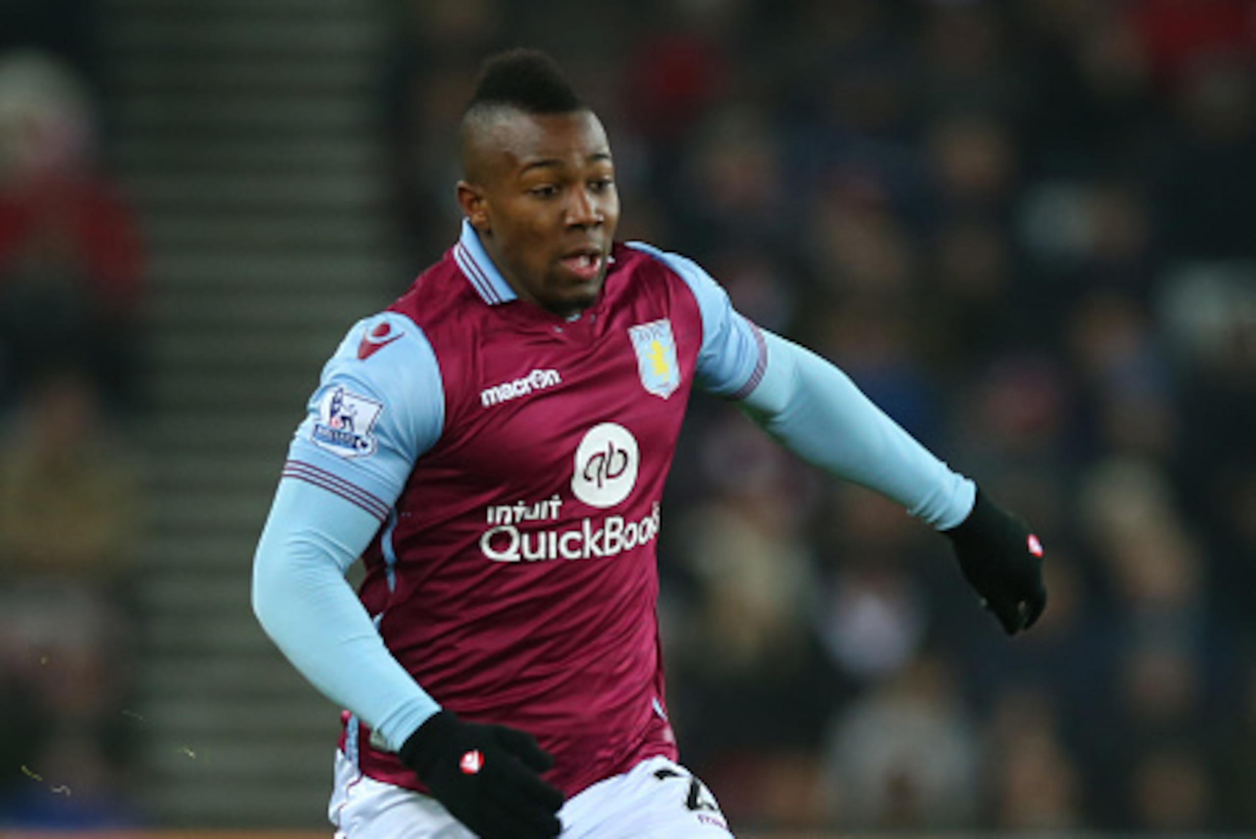 SUNDERLAND, ENGLAND - JANUARY 02:  Adama Traore of Aston Villa controls the ball during the match between Sunderland and Aston Villa at The Stadium of Light on January 02, 2016 in Sunderland, England. (Photo by Ian MacNicol/Getty images)