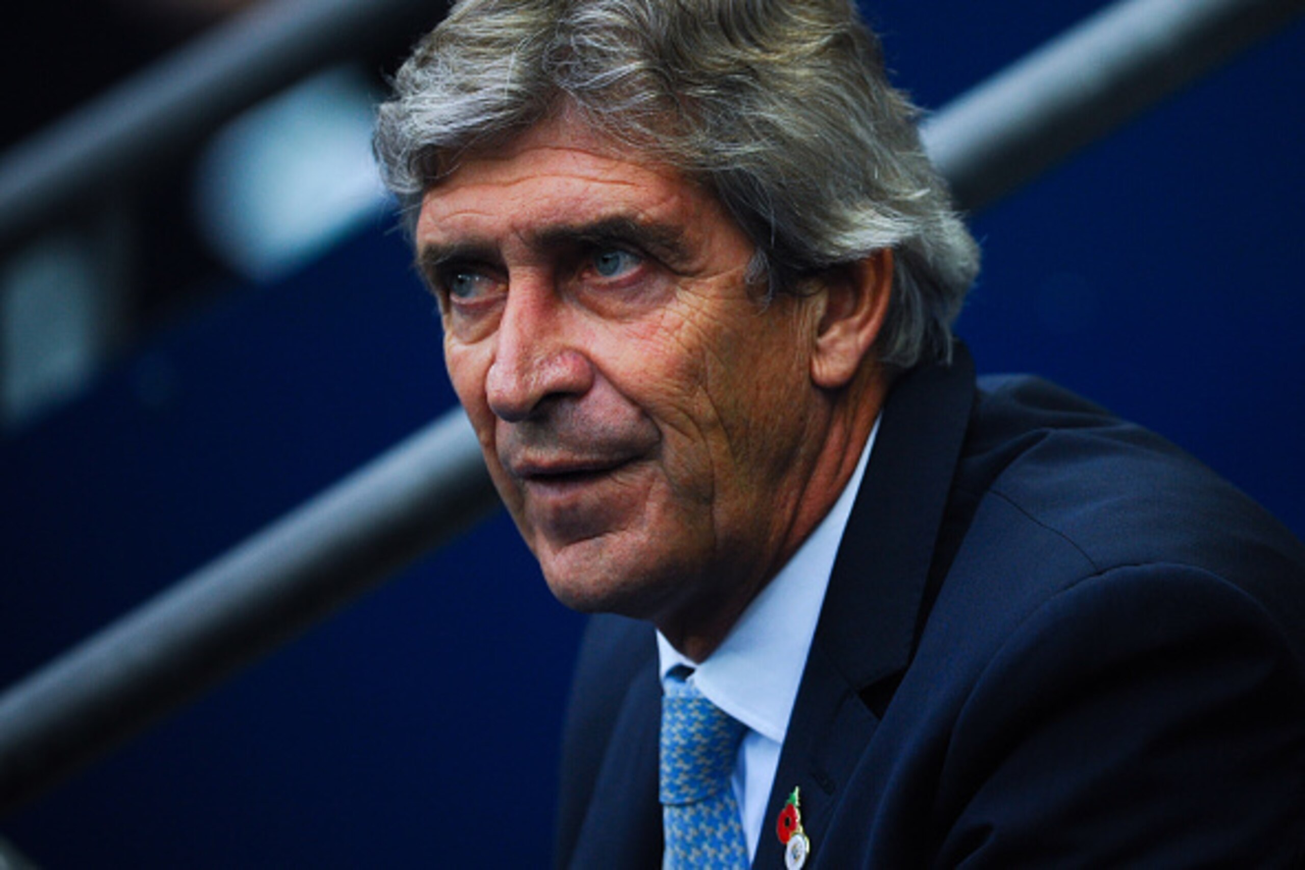 MANCHESTER, ENGLAND - OCTOBER 31:  Head Coach Manuel Pellegrini of Manchester City FC looks on during the Barclays Premier League match between Manchester City and Norwich City at Etihad Stadium on October 31, 2015 in Manchester, England.  (Photo by David