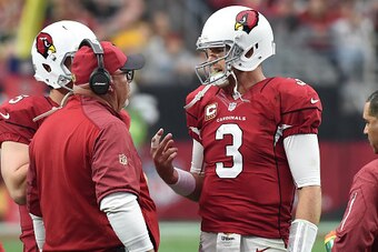 GLENDALE, AZ - DECEMBER 27: Quarterback Carson Palmer #3 talks with head coach Bruce Arians of the Arizona Cardinals during the first half of the NFL game against the Green Bay Packers at University of Phoenix Stadium on December 27, 2015 in Glendale, Ari