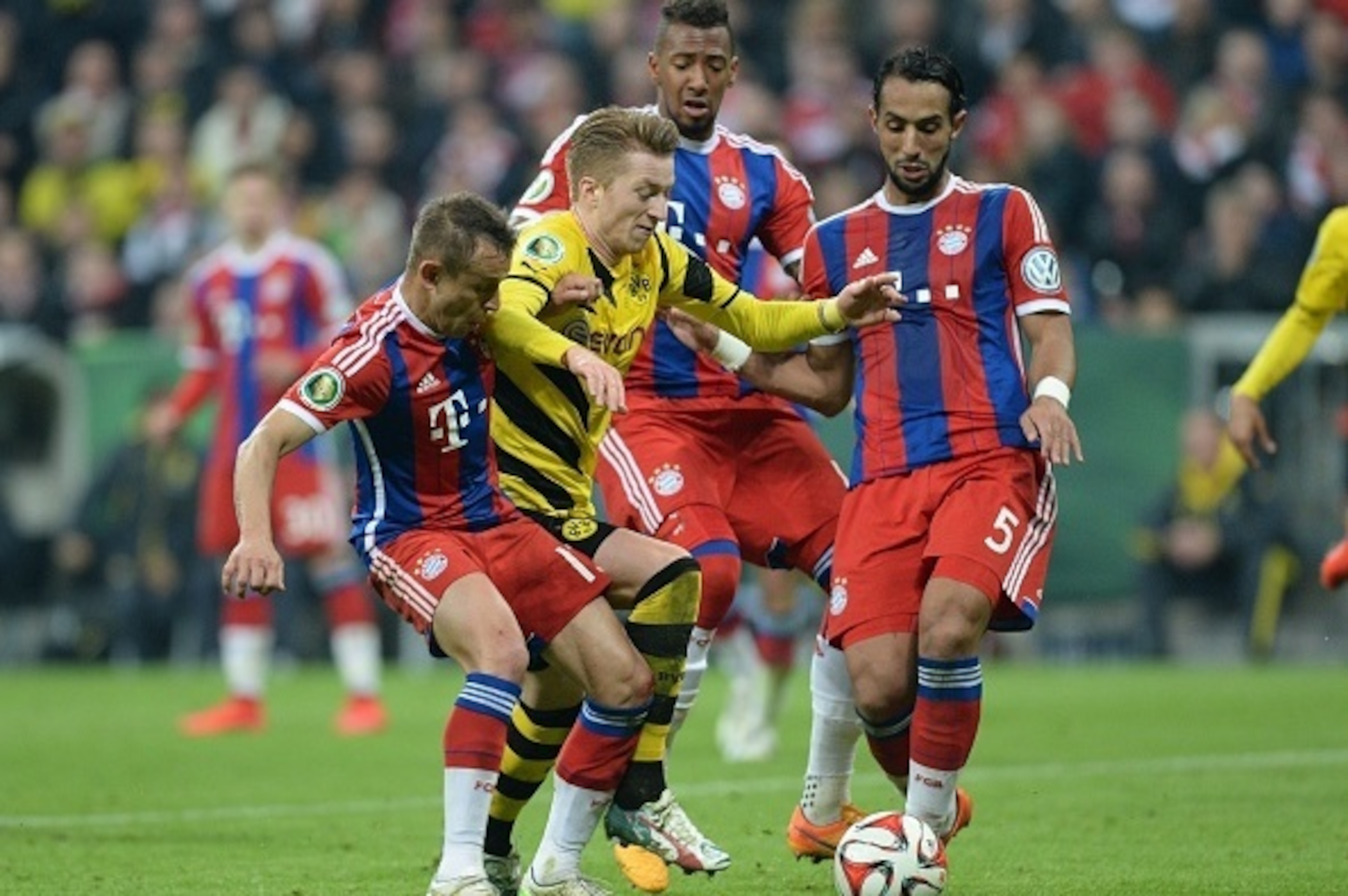 (L-R) Bayern Munich's Brazilian defender Rafinha, Dortmund's midfielder Marco Reus, Bayern Munich's defender Jerome Boateng and Bayern Munich's Moroccan Mehdin Benatia vie for the ball during the German Cup DFB Pokal semi-final football match FC Bayern Mu