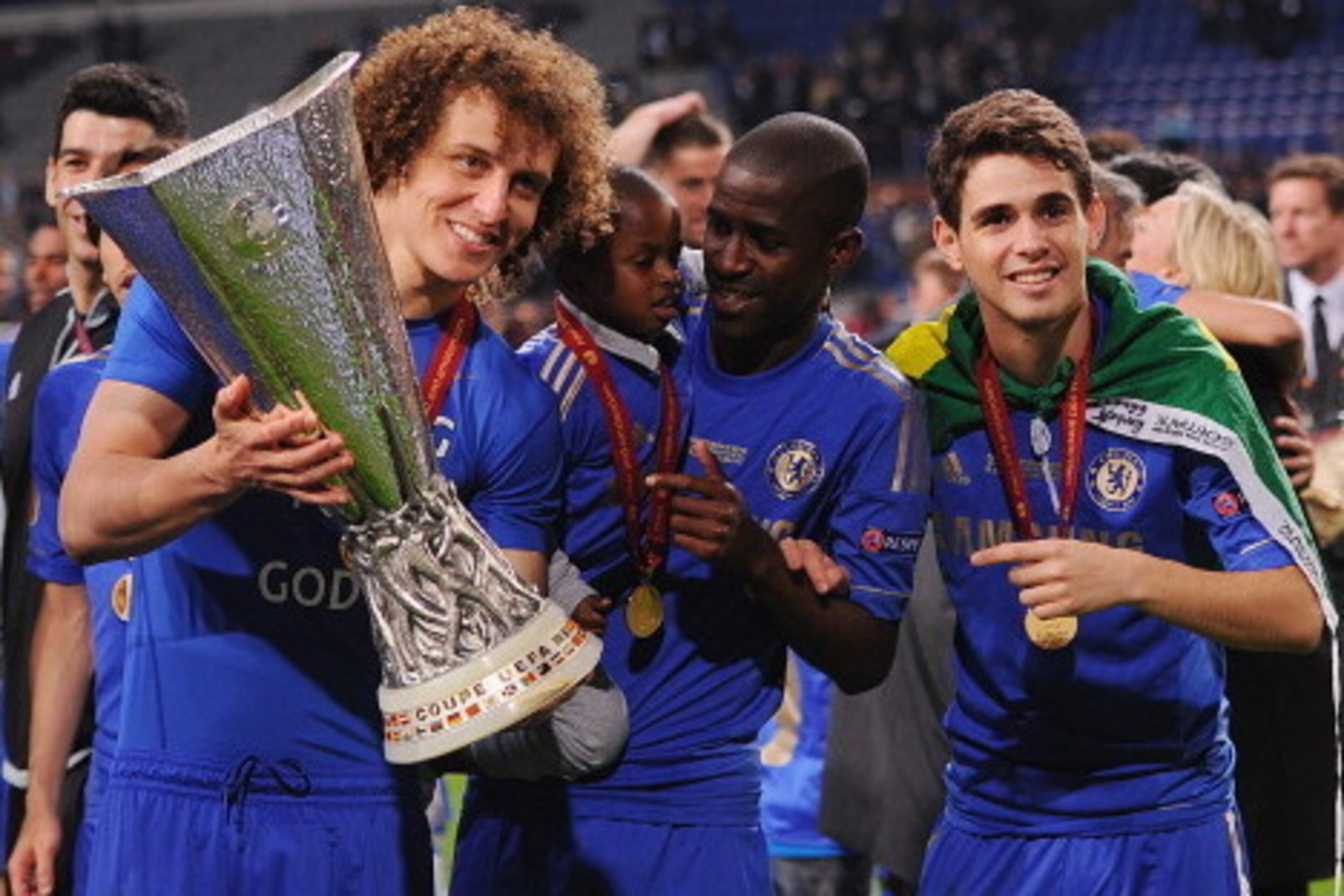 AMSTERDAM, NETHERLANDS - MAY 15: David Luiz, Ramires and Oscar of Chelsea pose with the trophy during the UEFA Europa League Final between SL Benfica and Chelsea FC at Amsterdam Arena on May 15, 2013 in Amsterdam, Netherlands. (Photo by Michael Regan/Get AMSTERDAM, NETHERLANDS - MAY 15: David Luiz, Ramires and Oscar of Chelsea pose with the trophy during the UEFA Europa League Final between SL Benfica and Chelsea FC at Amsterdam Arena on May 15, 2013 in Amsterdam, Netherlands. (Photo by Michael Regan/Get