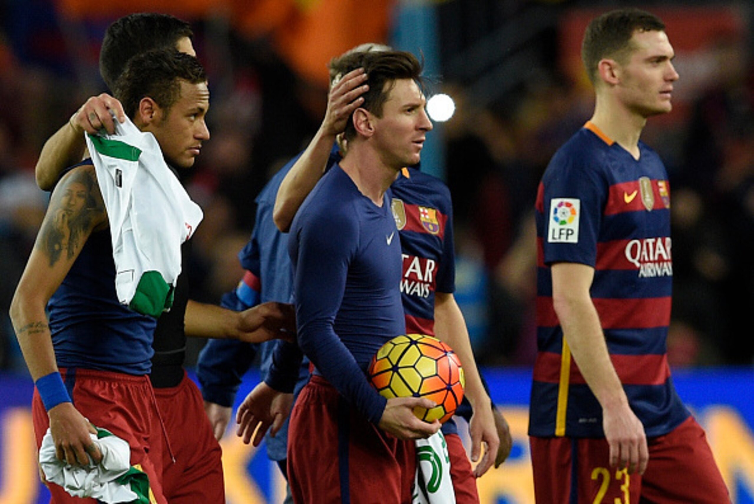 Barcelona's Argentinian forward Lionel Messi is congratuled by teammates after his hat-trick next to Barcelona's Brazilian forward Neymar (L) and Barcelona's Belgian defender Thomas Vermaelen (R) at the end of the Spanish league football match FC Barcelon